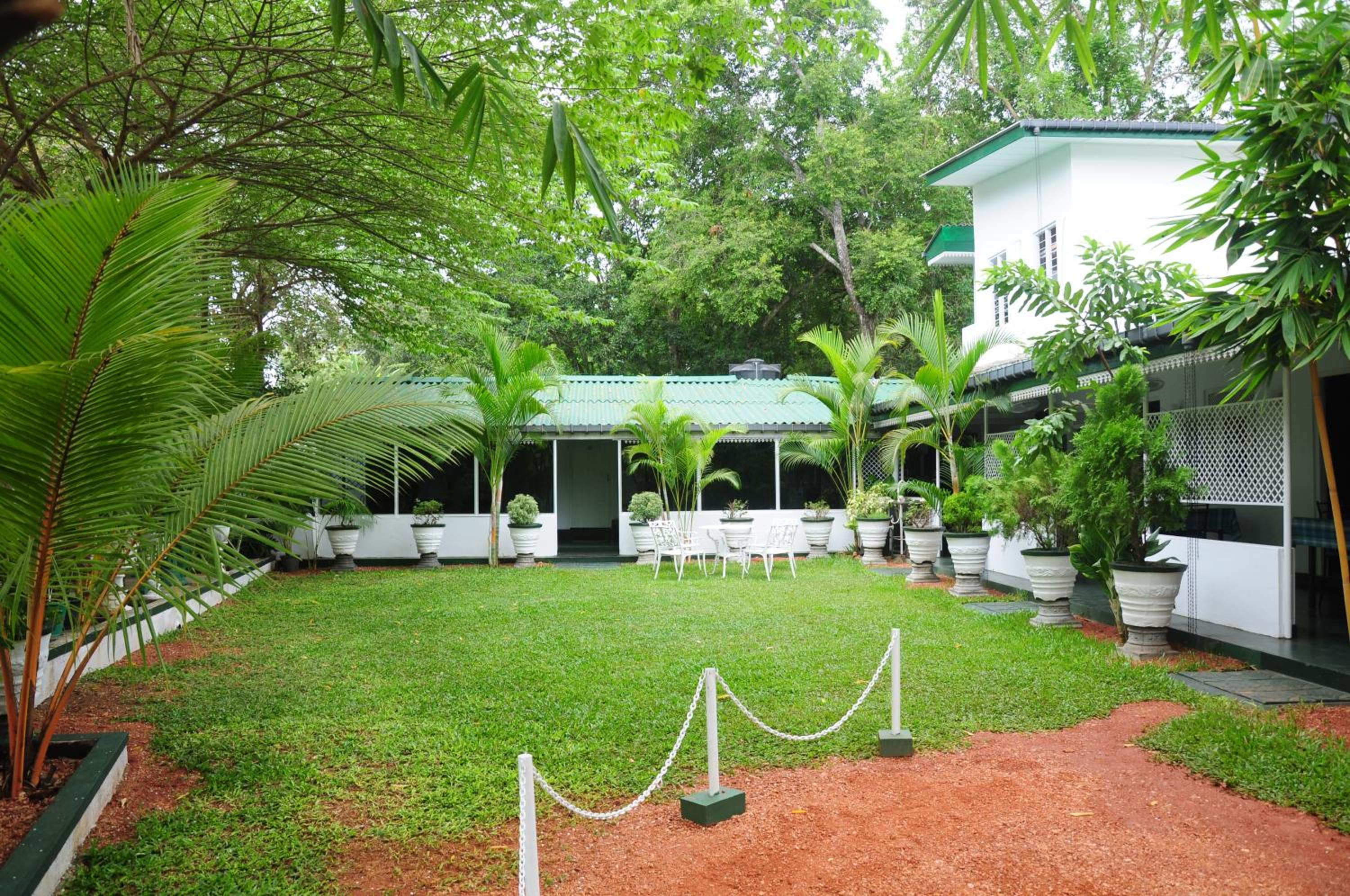 Levi's Tourist – Anuradhapura view 4