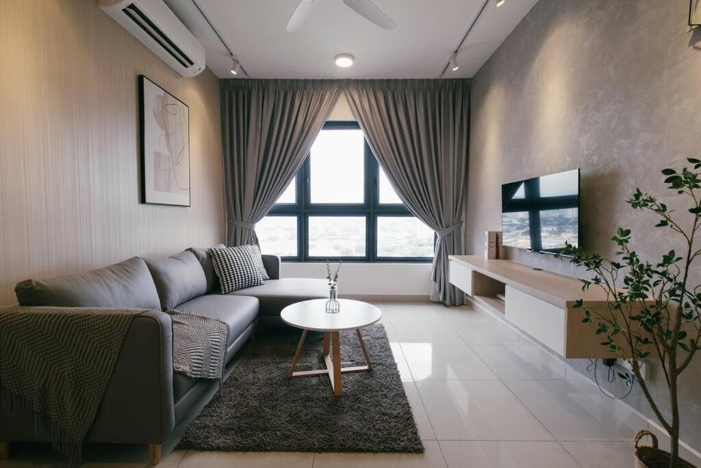 M Vertica Muji Style Infinity Pool Sunway Velocity 3BR 7pax