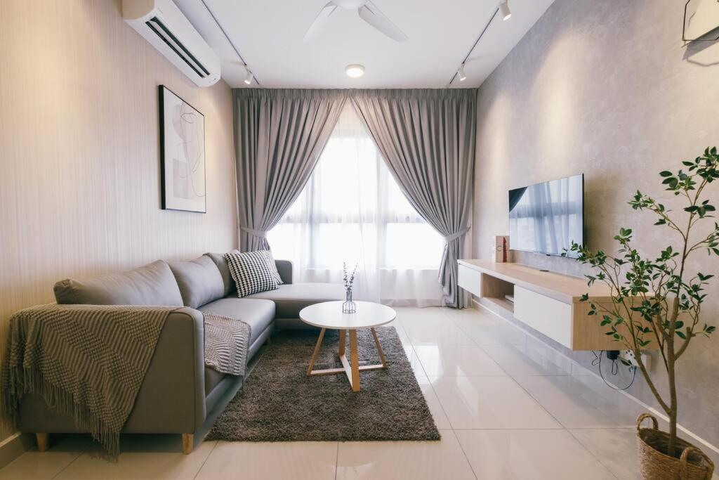 M Vertica Muji Style Infinity Pool Sunway Velocity 3BR 7pax