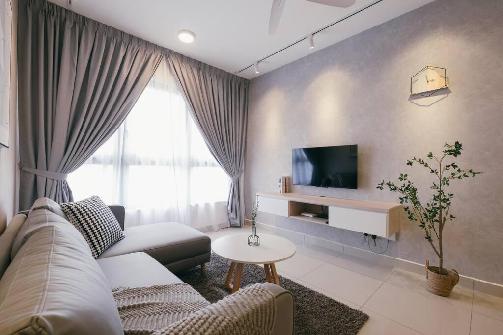 M Vertica Muji Style Infinity Pool Sunway Velocity 3BR 7pax