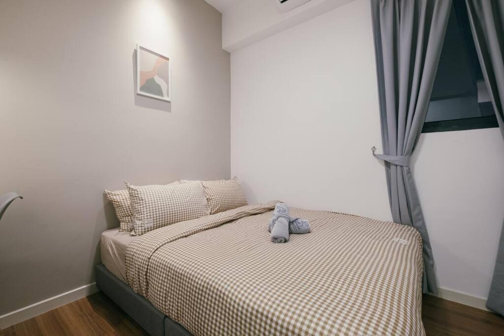 M Vertica Muji Style Infinity Pool Sunway Velocity 3BR 7pax