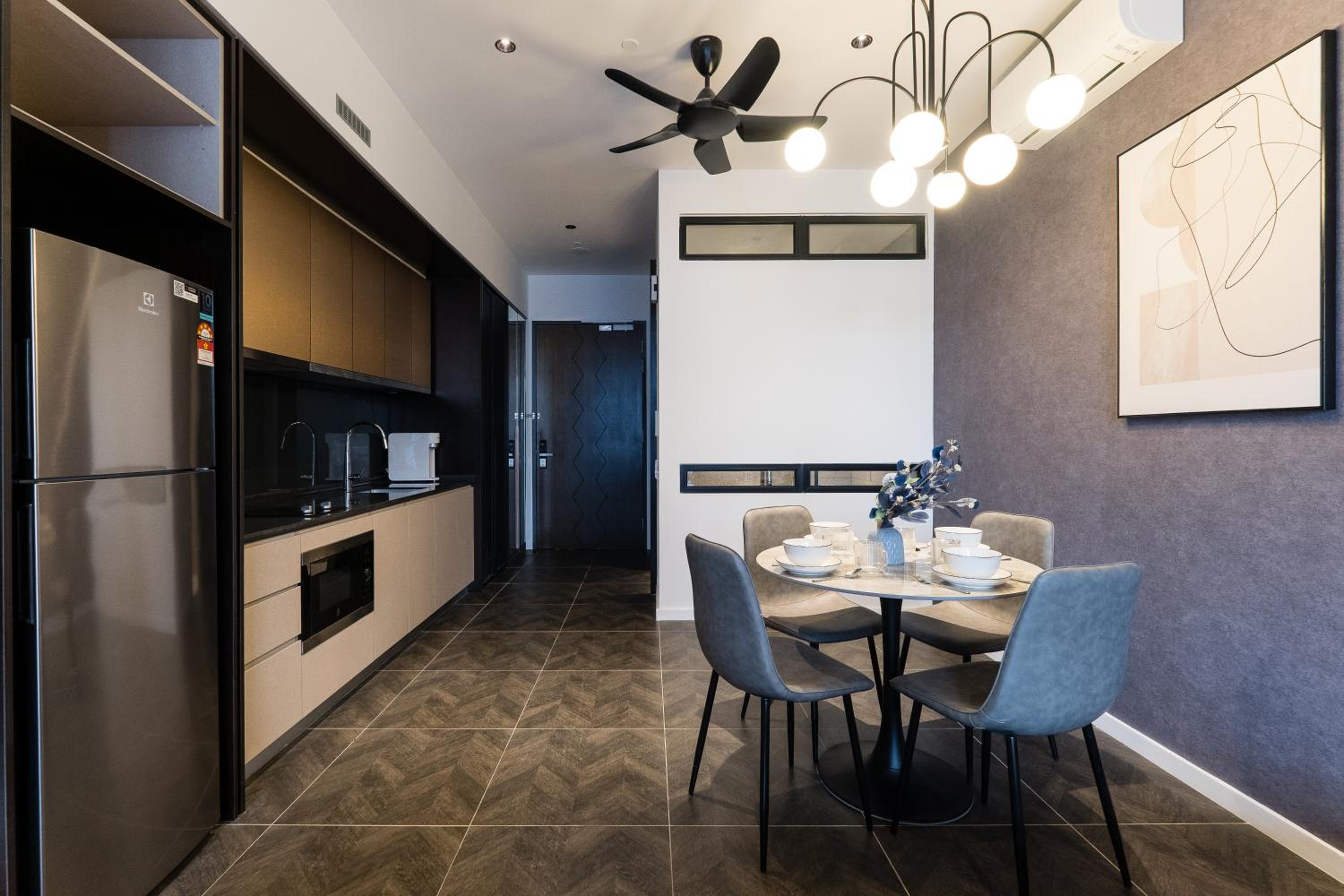Scarletz KLCC Studio Suites 4 pax Luxury Modern Style WiFi 100Mbps