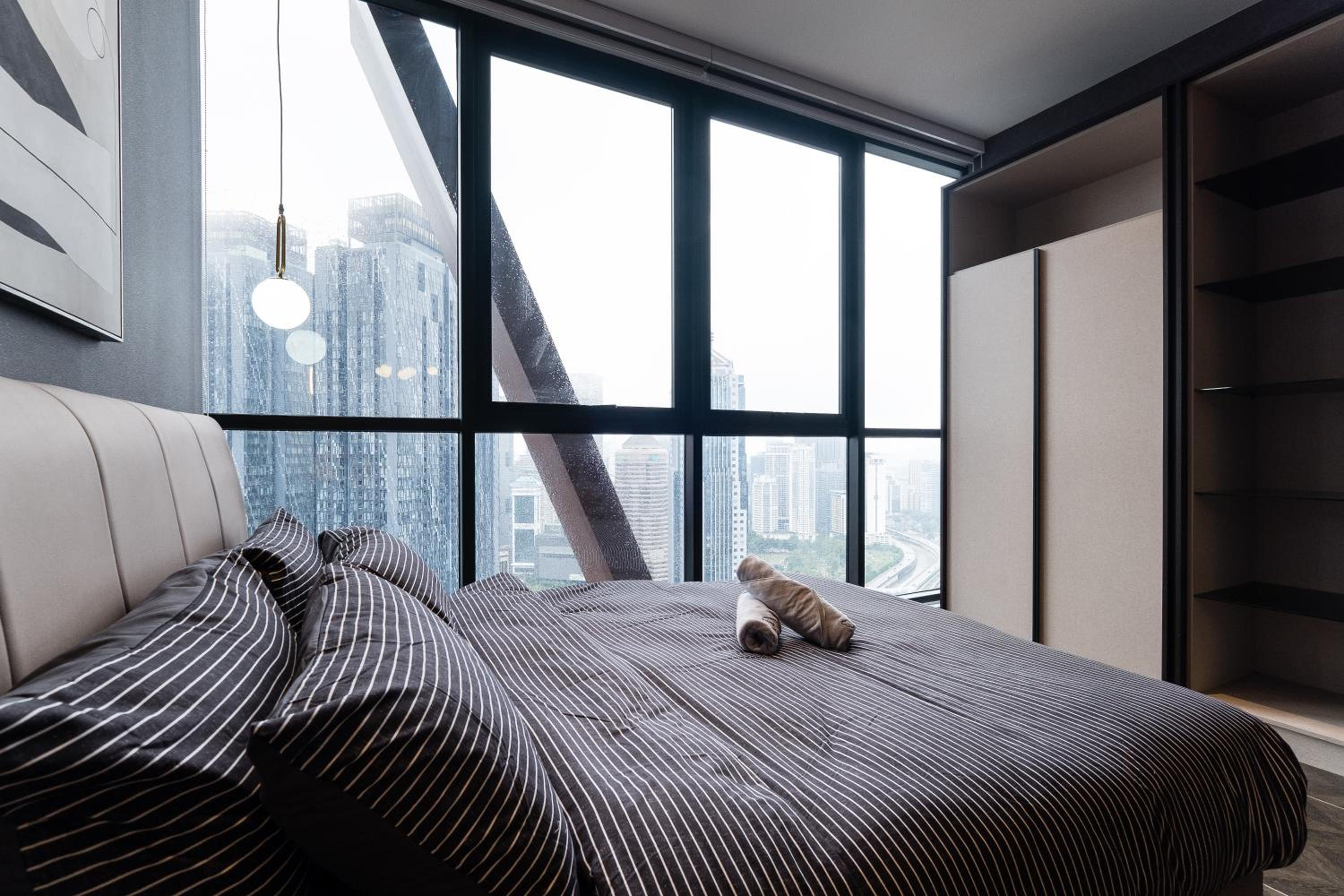 Scarletz KLCC Studio Suites 4 pax Luxury Modern Style WiFi 100Mbps