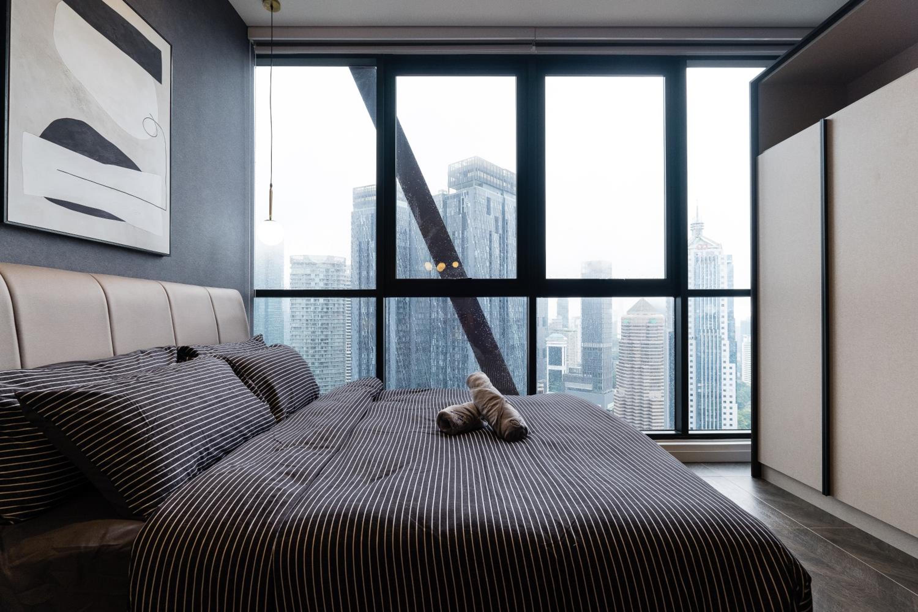 Scarletz KLCC Studio Suites 4 pax Luxury Modern Style WiFi 100Mbps