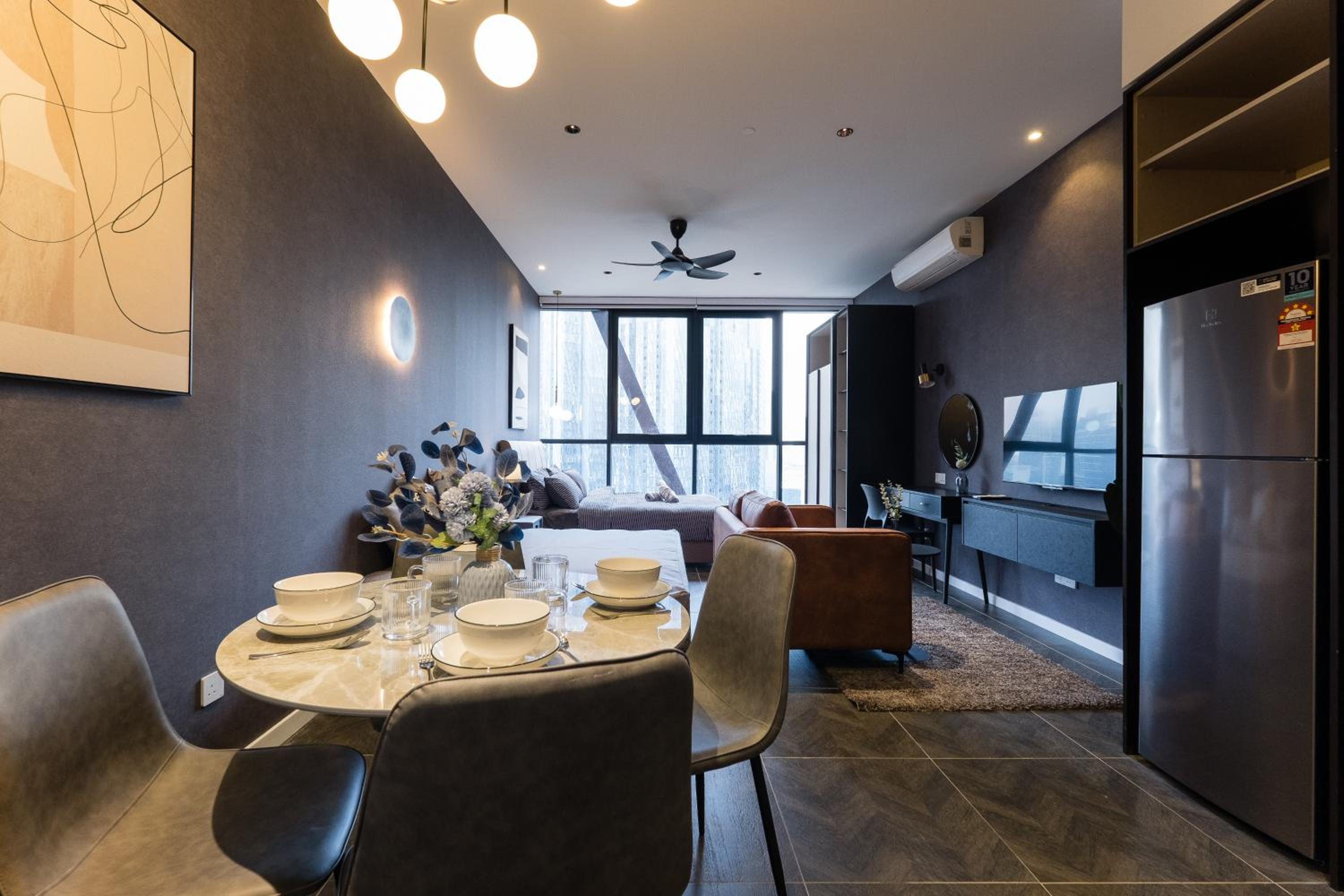Scarletz KLCC Studio Suites 4 pax Luxury Modern Style WiFi 100Mbps