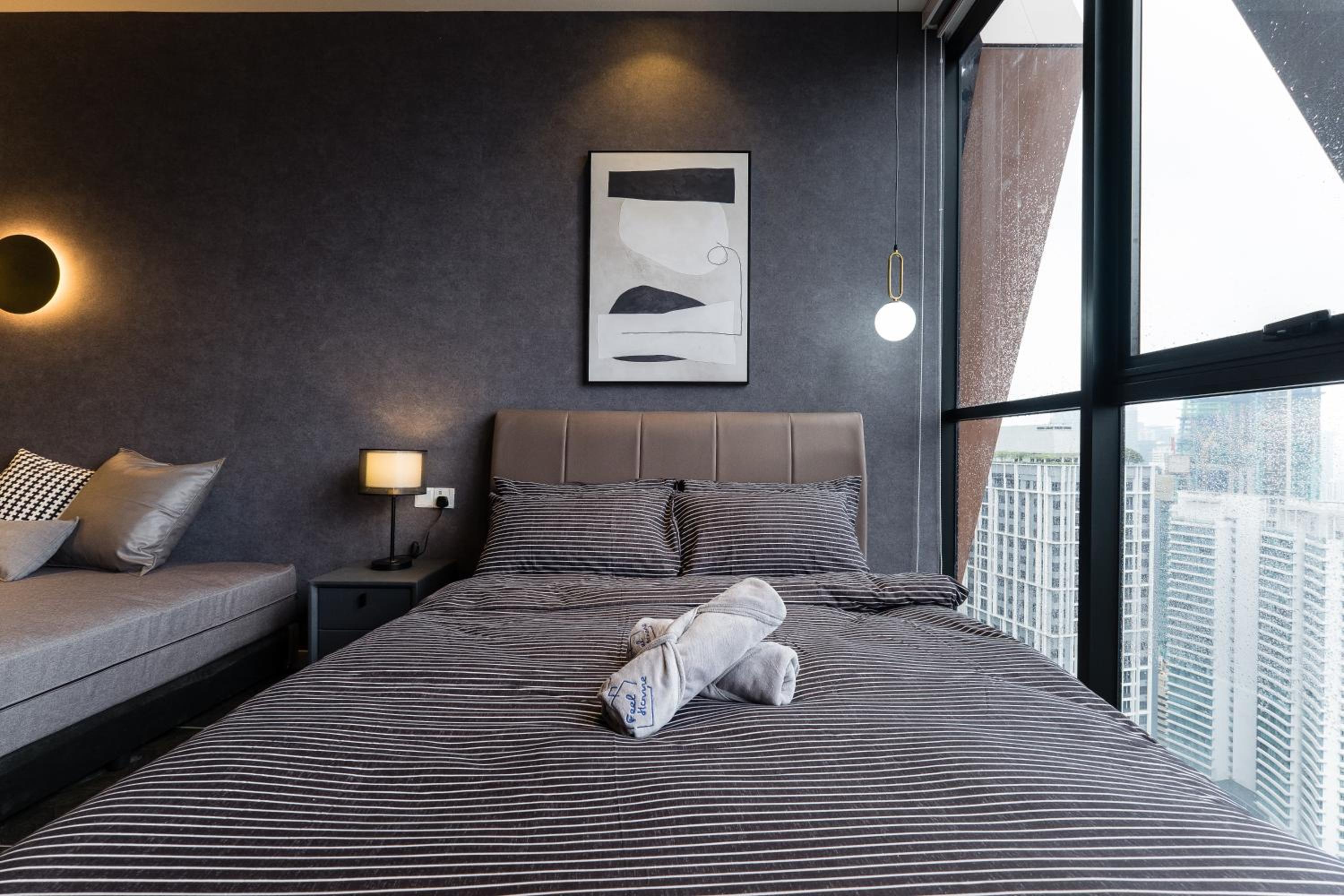 Scarletz KLCC Studio Suites 4 pax Luxury Modern Style WiFi 100Mbps