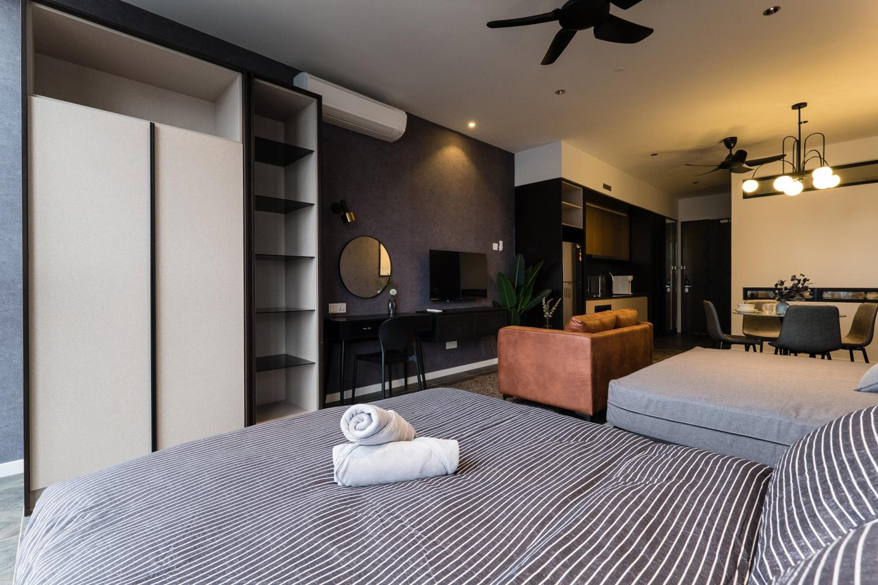 Scarletz KLCC Studio Suites 4 pax Luxury Modern Style WiFi 100Mbps