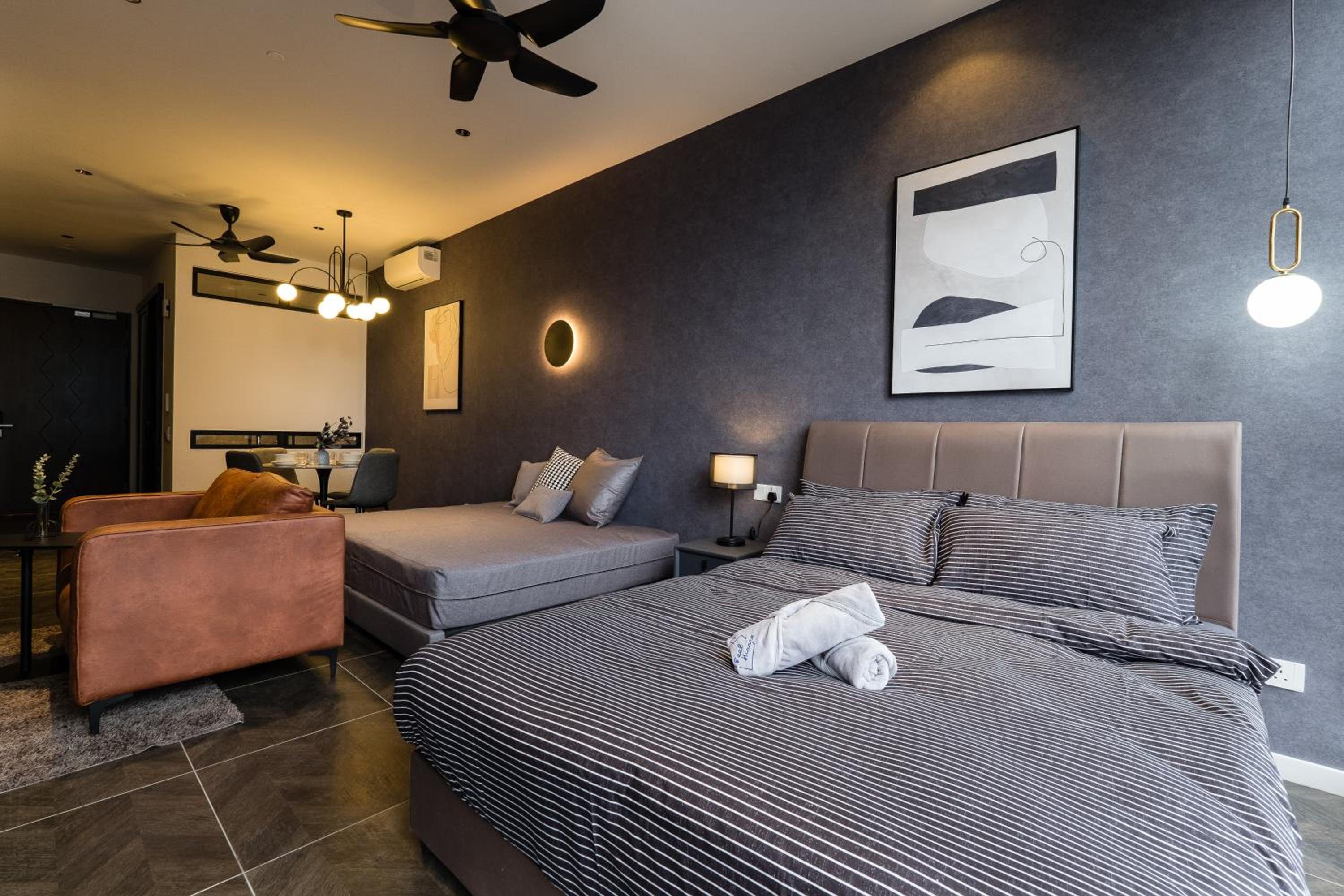 Scarletz KLCC Studio Suites 4 pax Luxury Modern Style WiFi 100Mbps