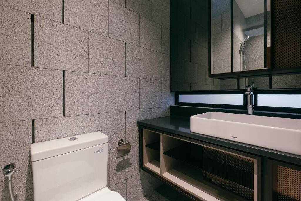 Scarletz KLCC Luxury Romantic Couple Getaway 2pax