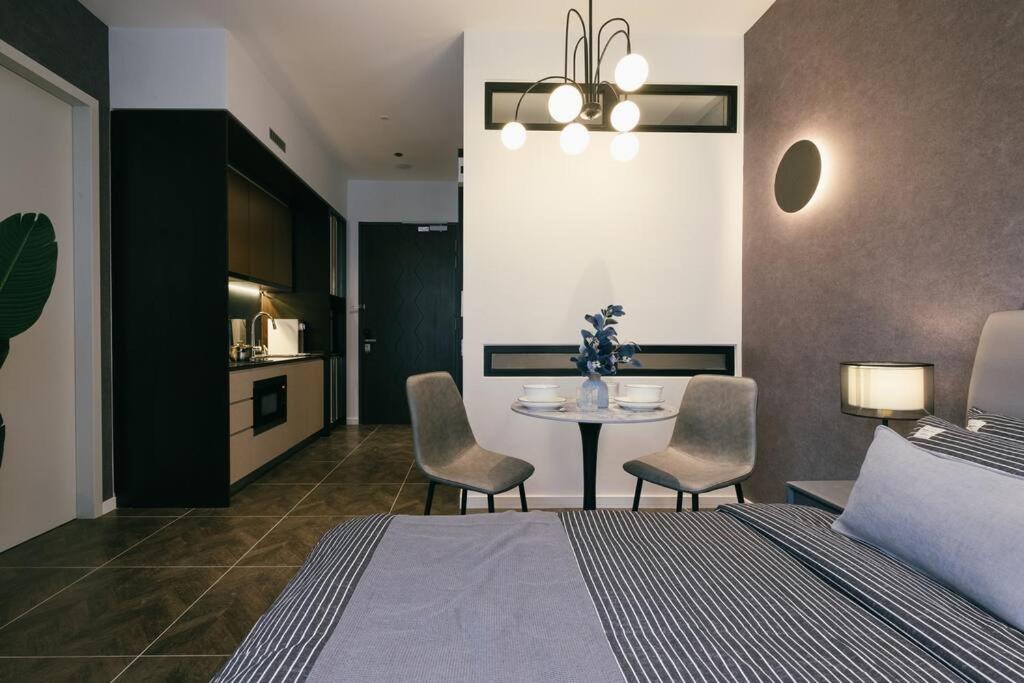 Scarletz KLCC Luxury Romantic Couple Getaway 2pax