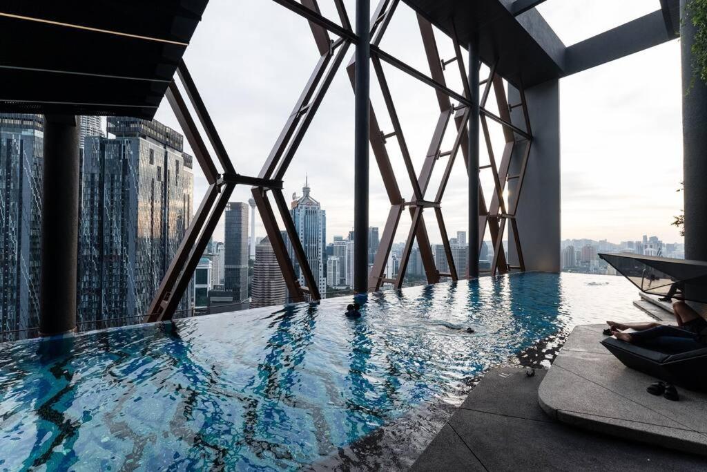 Scarletz KLCC Luxury Romantic Couple Getaway 2pax