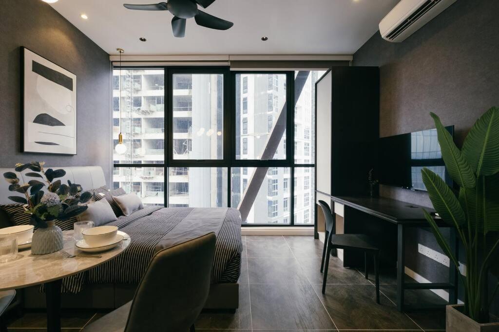 Scarletz KLCC Luxury Romantic Couple Getaway 2pax