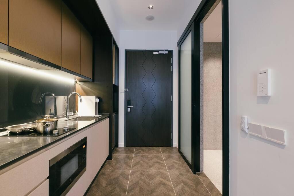 Scarletz KLCC Luxury Romantic Couple Getaway 2pax