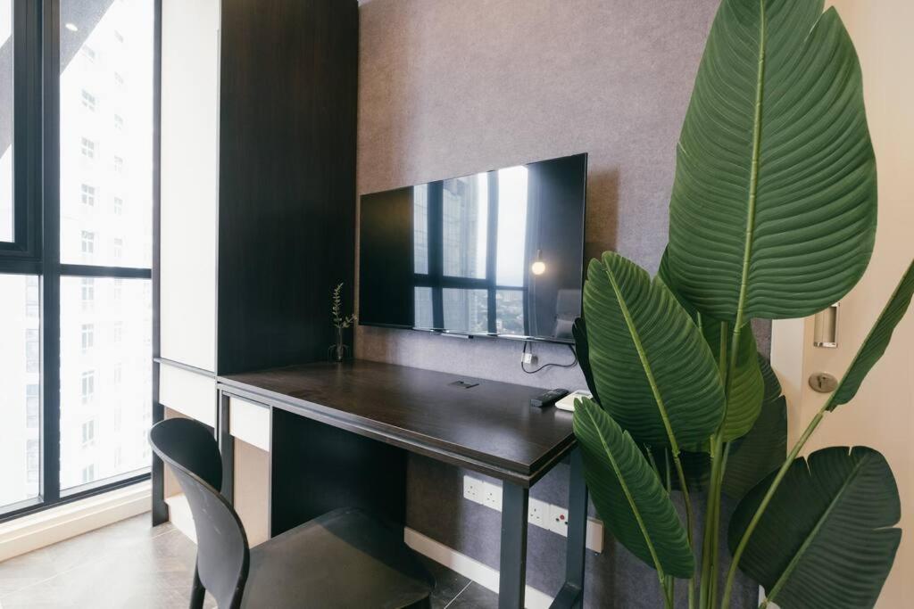 Scarletz KLCC Luxury Romantic Couple Getaway 2pax