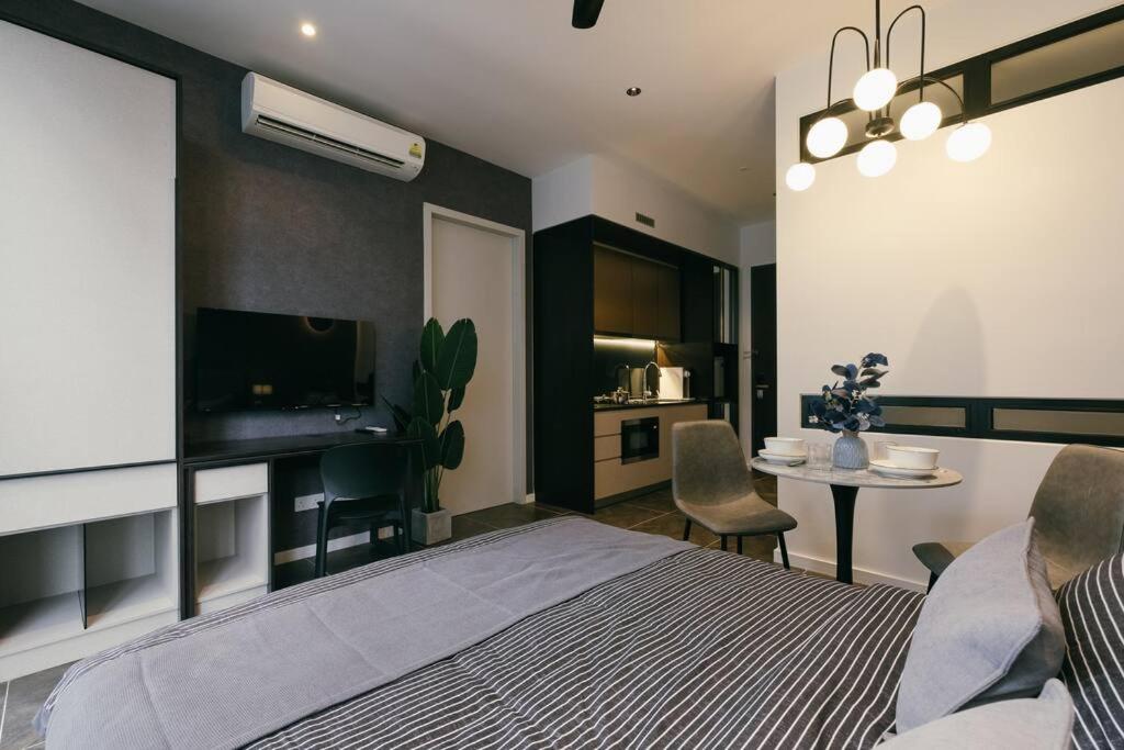 Scarletz KLCC Luxury Romantic Couple Getaway 2pax
