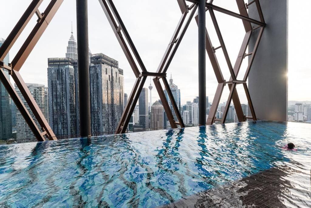 Scarletz KLCC Luxury Romantic Couple Getaway 2pax