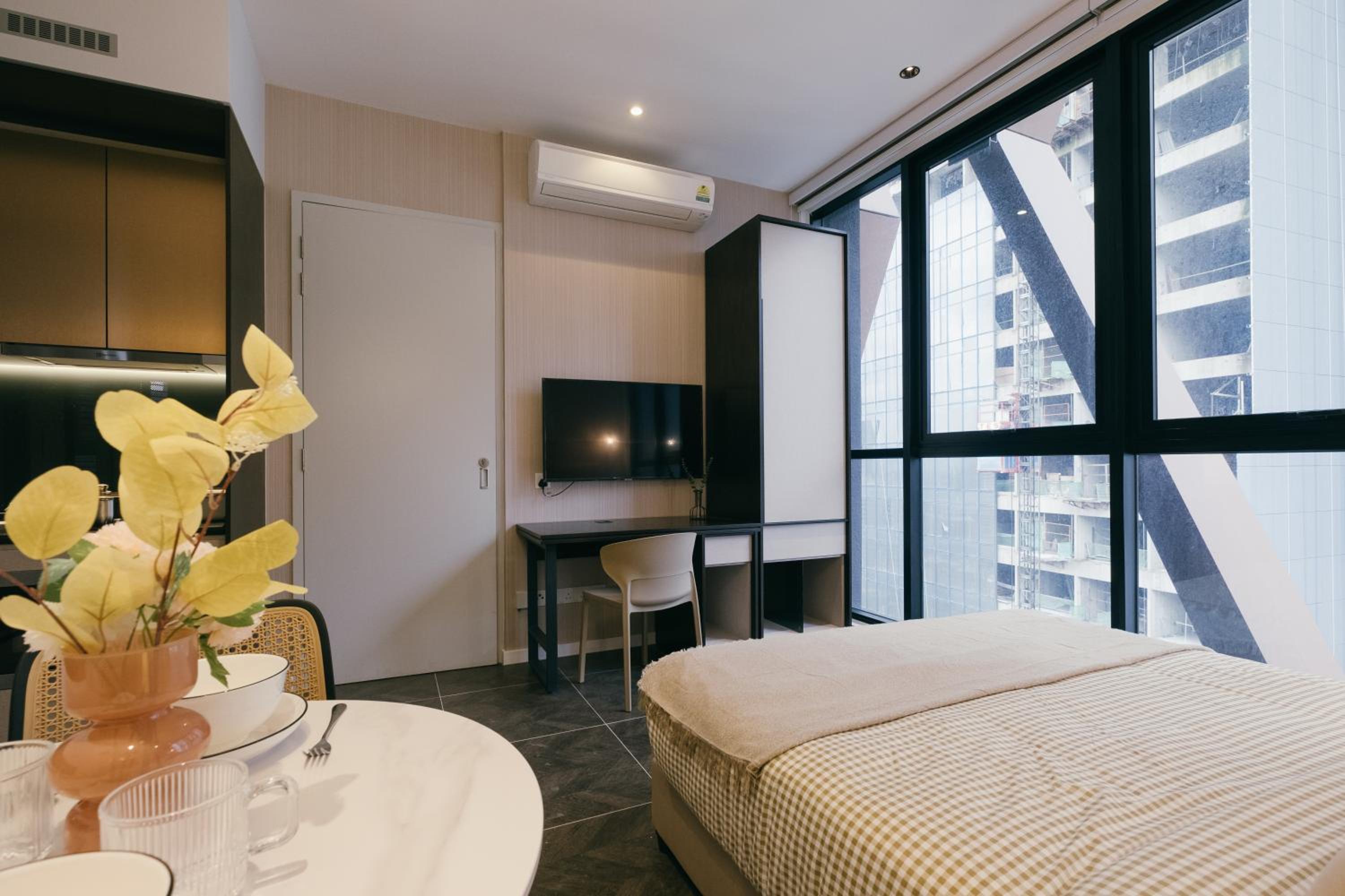 Scarletz KLCC Luxury Romantic Couple Getaway 2pax