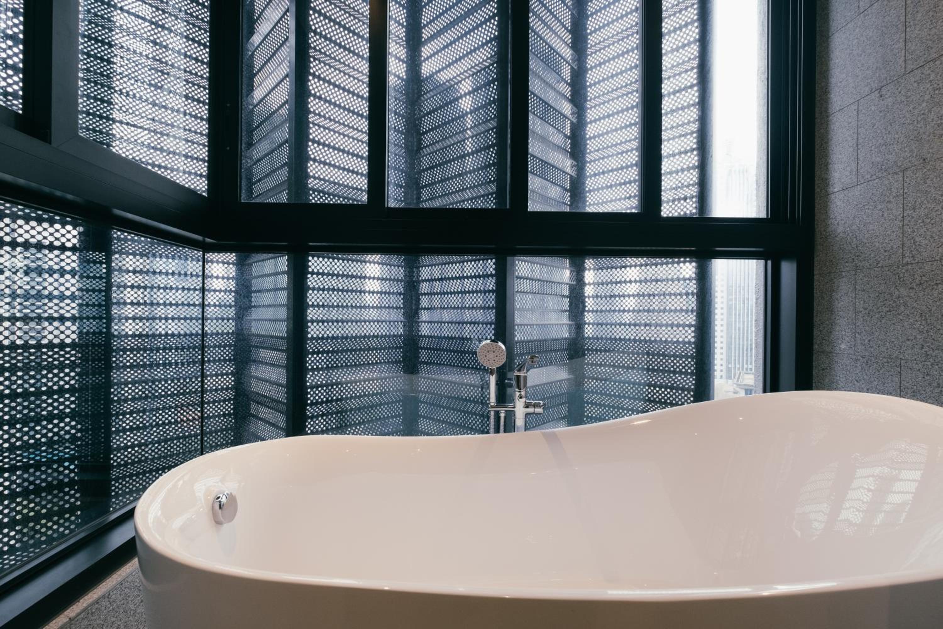 Scarletz KLCC Luxury Romantic Couple Getaway 2pax