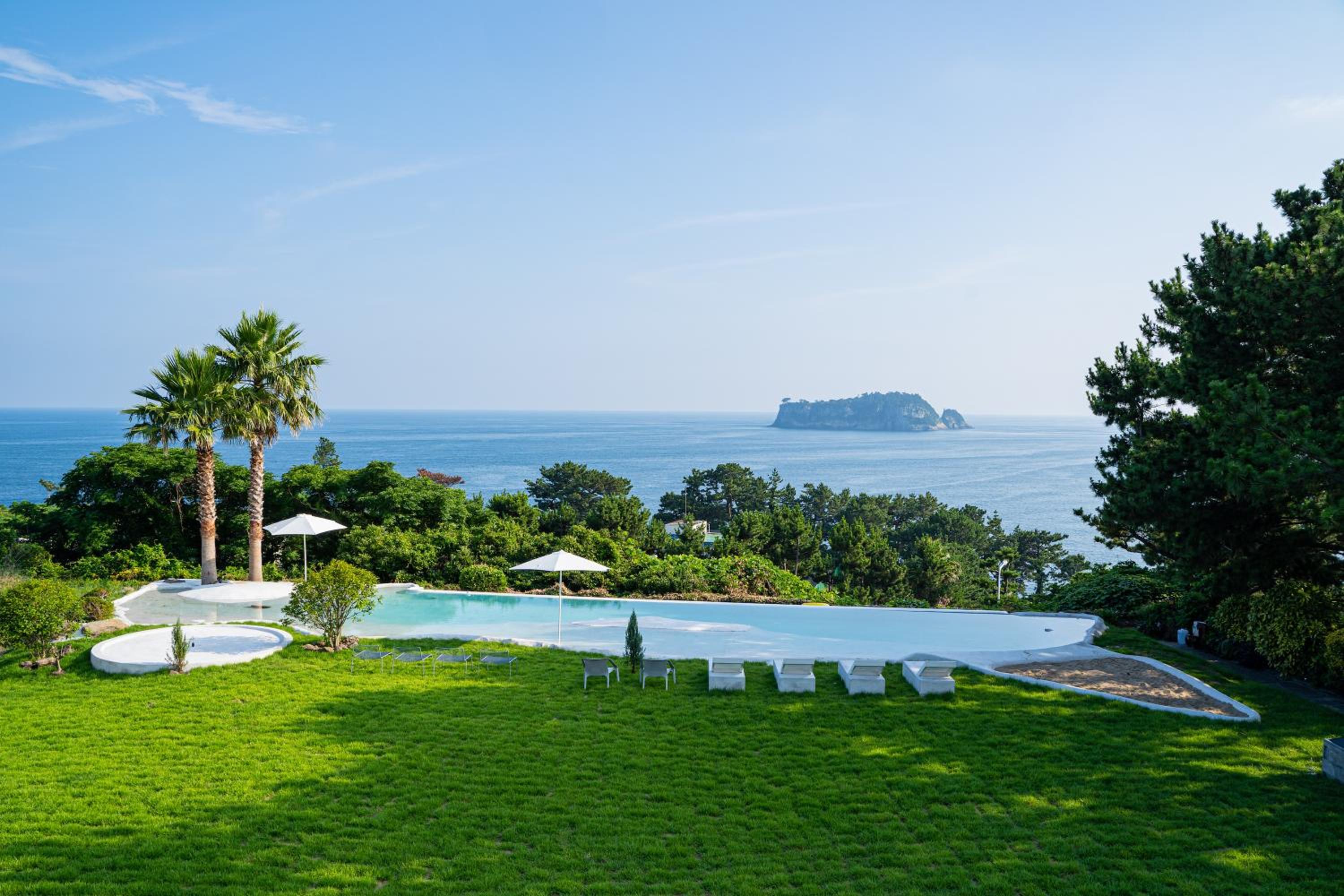 Vila Omuamua view 5