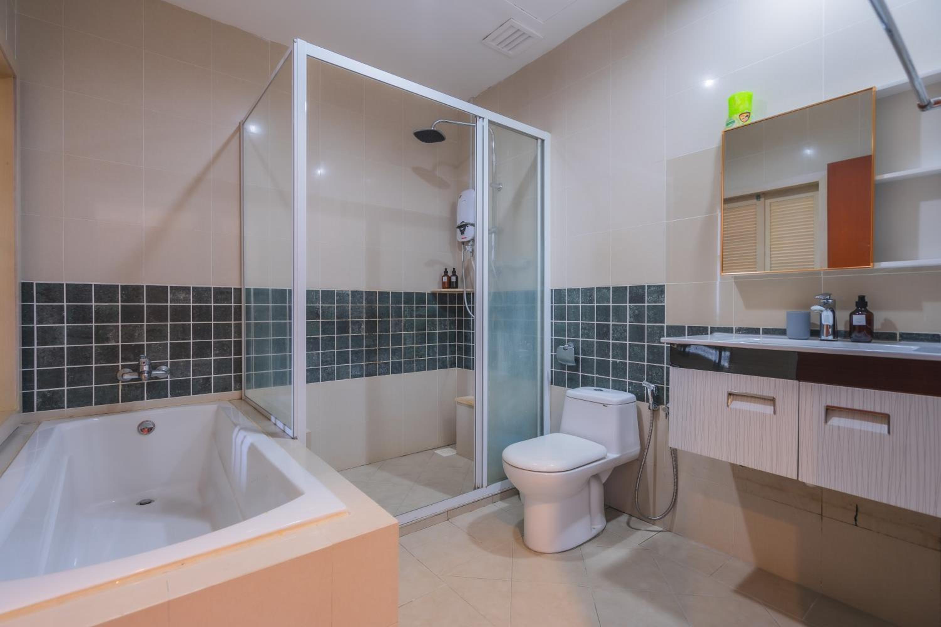 Cozy 2 bedroom w pool for 6 - Seri Kembangan photo 6