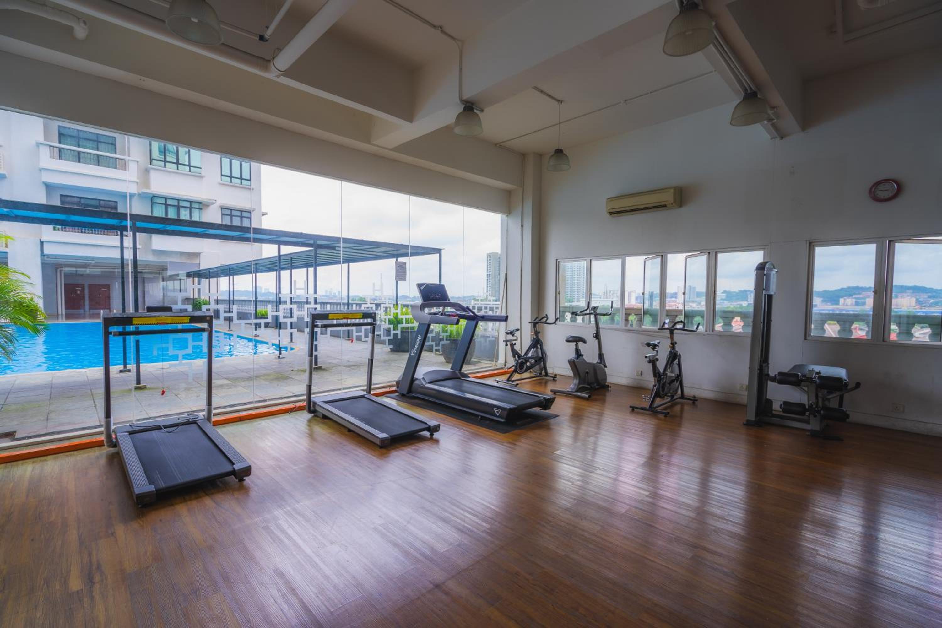 Cozy 2 bedroom w pool for 6 - Seri Kembangan photo 8