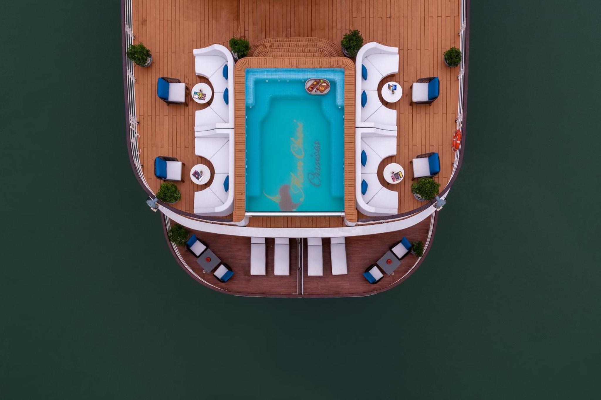 Mon Cheri Cruises - Image 2