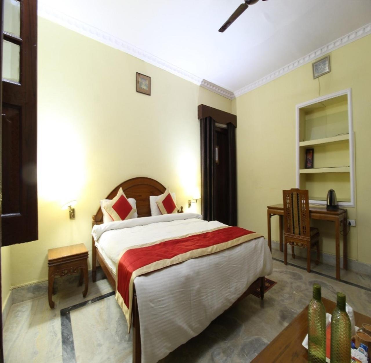 Maharaja Kothi Resort, Bandhavgarh view 5