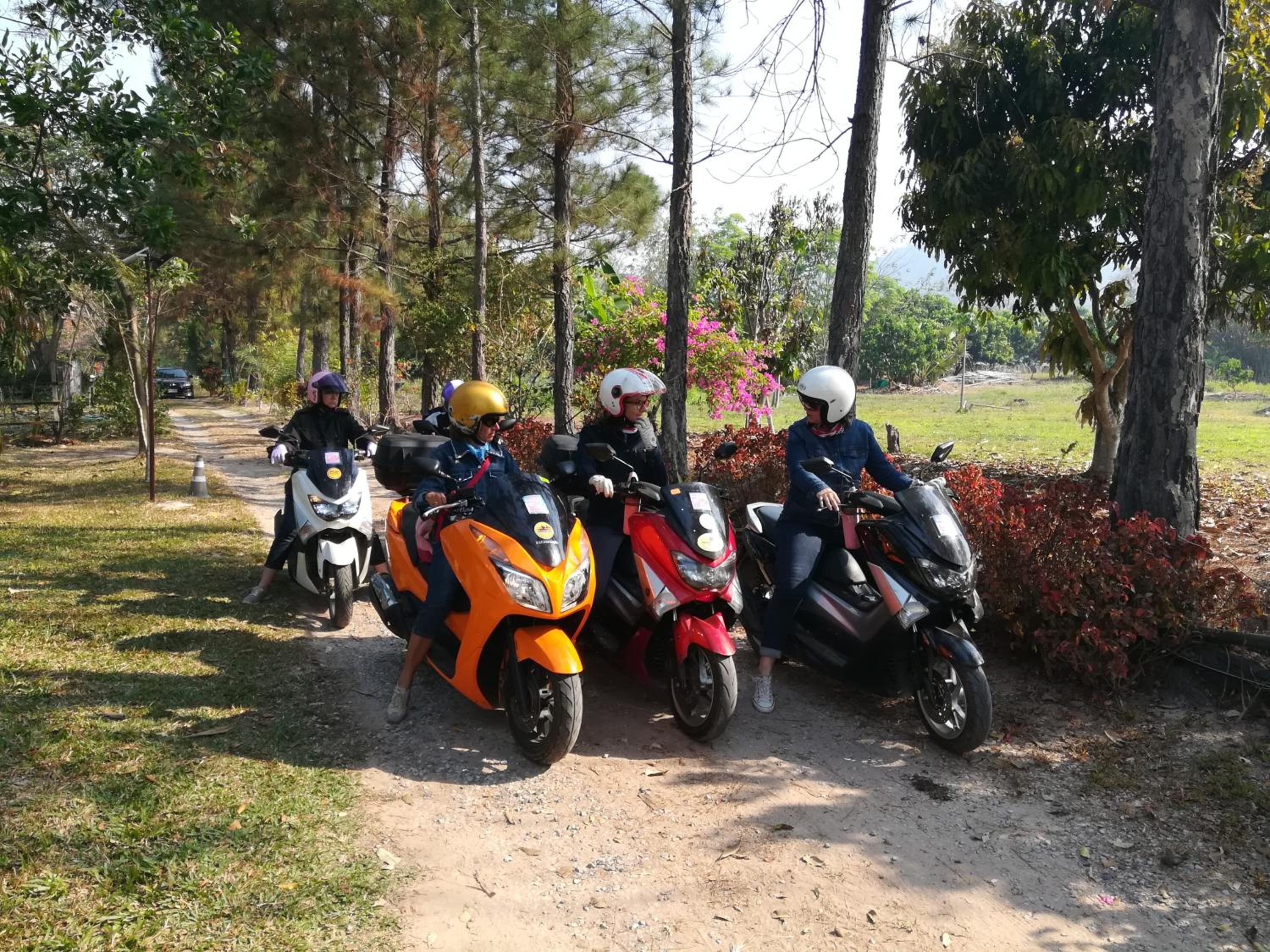 Khoom Kam Kaew
