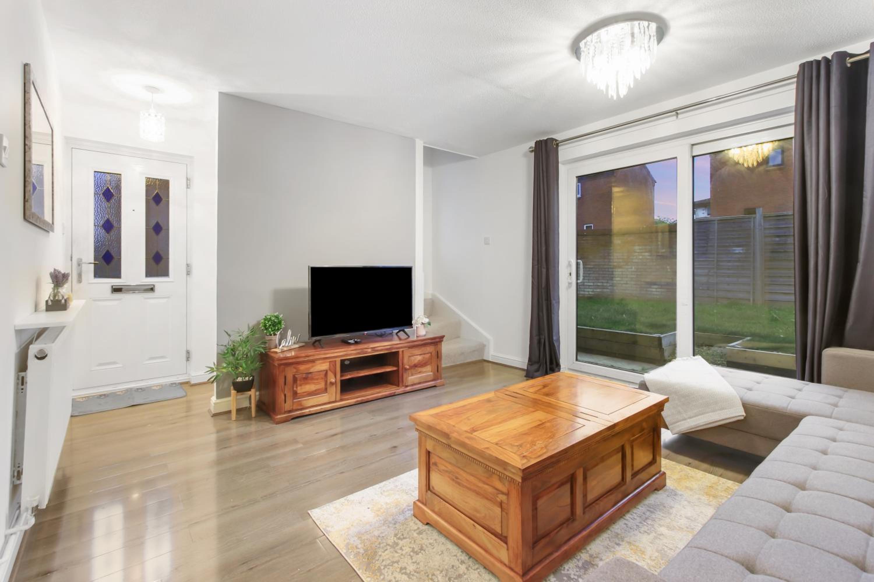 Inviting 2-Bed House in Milton Keynes - Netflix view 3