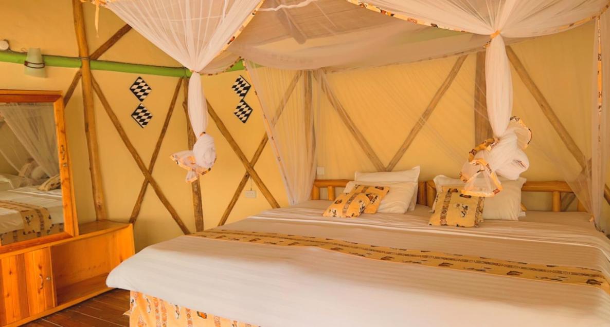 Lake Bunyonyi Rock Resort