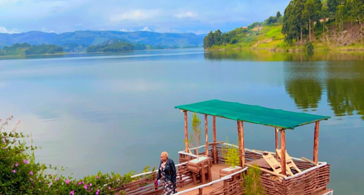 Lake Bunyonyi Rock Resort