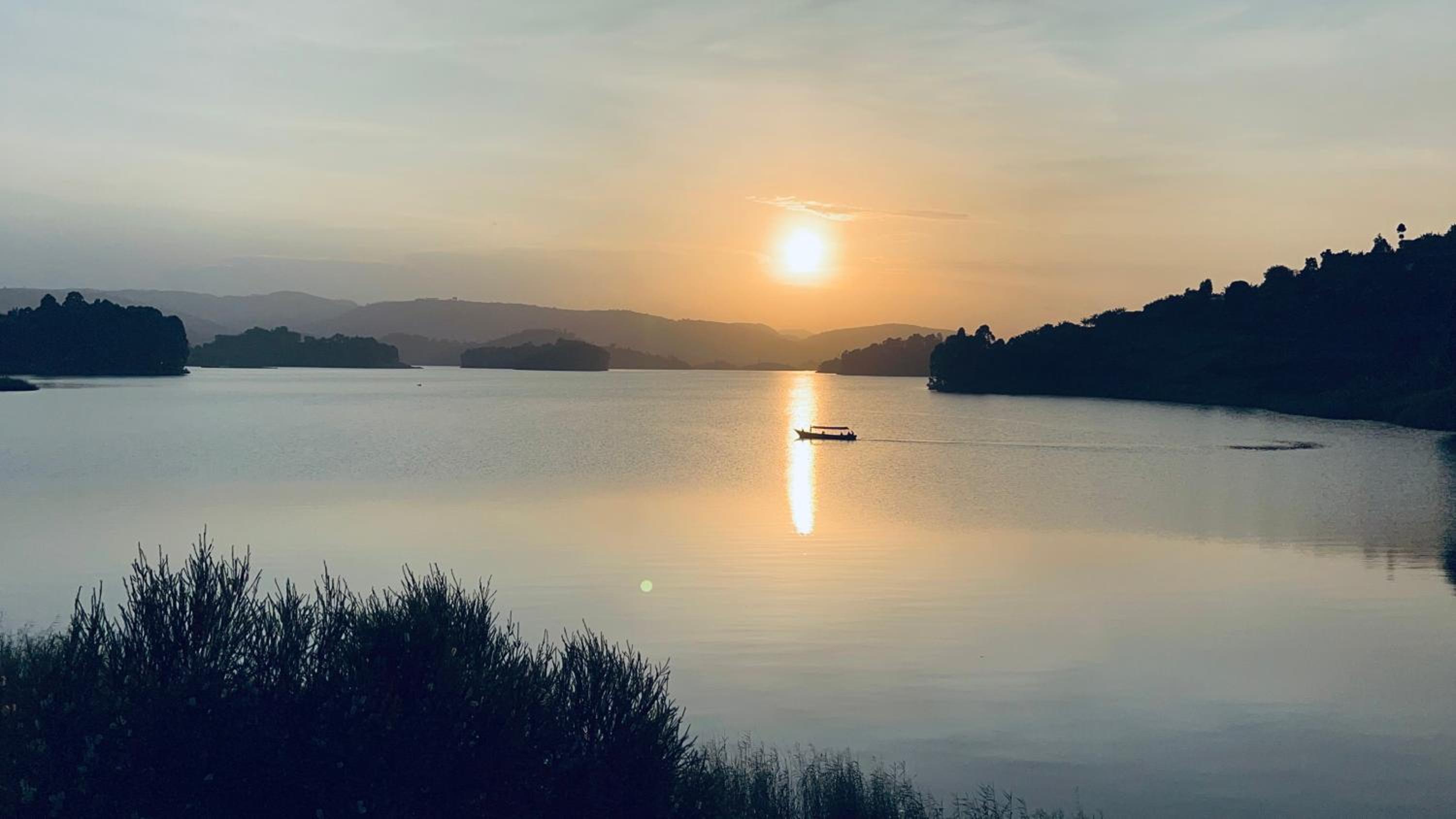 Lake Bunyonyi Rock Resort