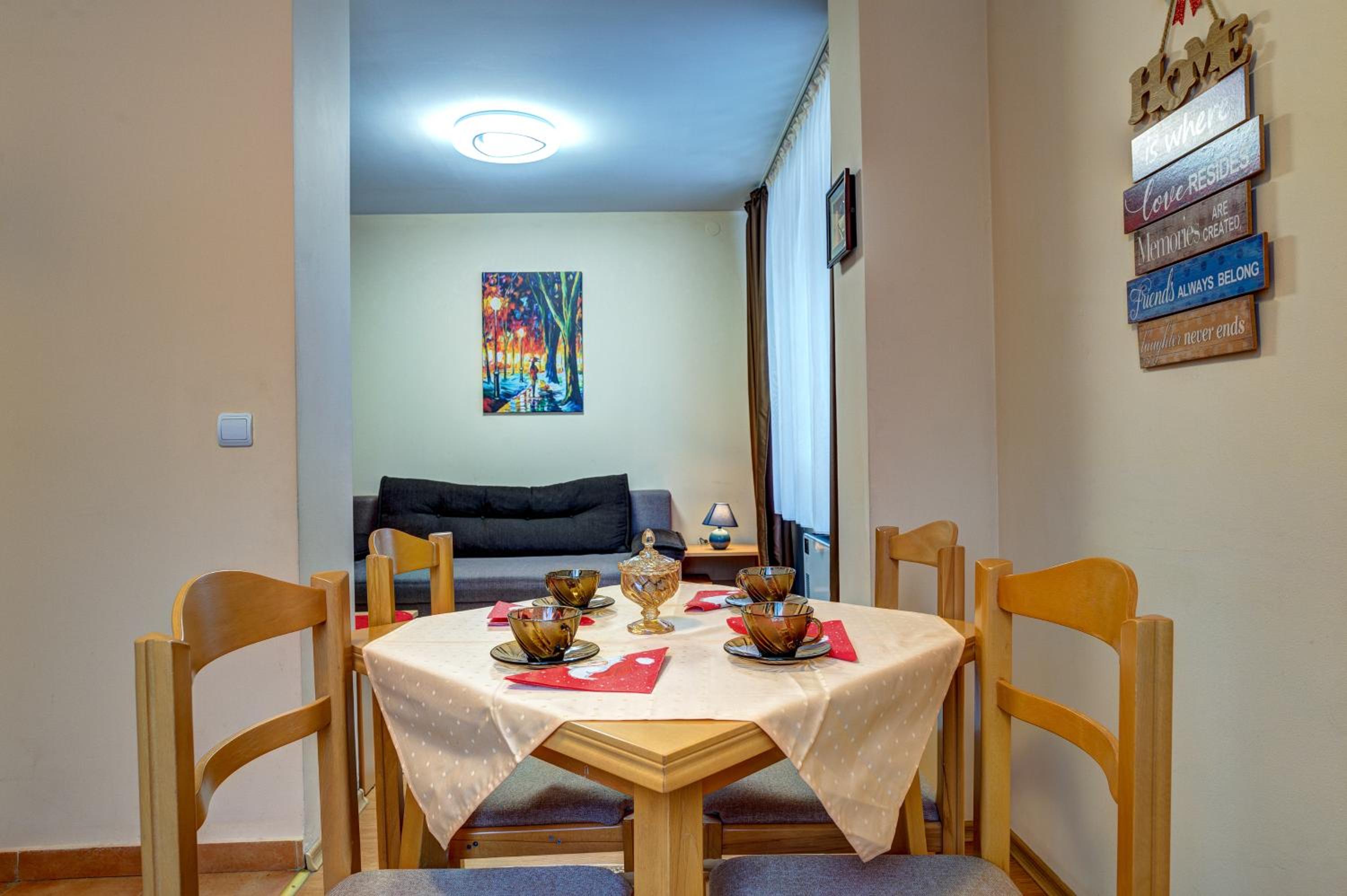 Cozy and Cute 1BD Apartment in The Castle Complex by Flat Mаnager