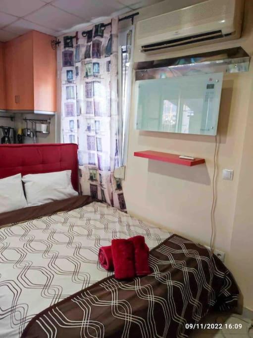 Spacious private rooftop studio, mountain and sea view
