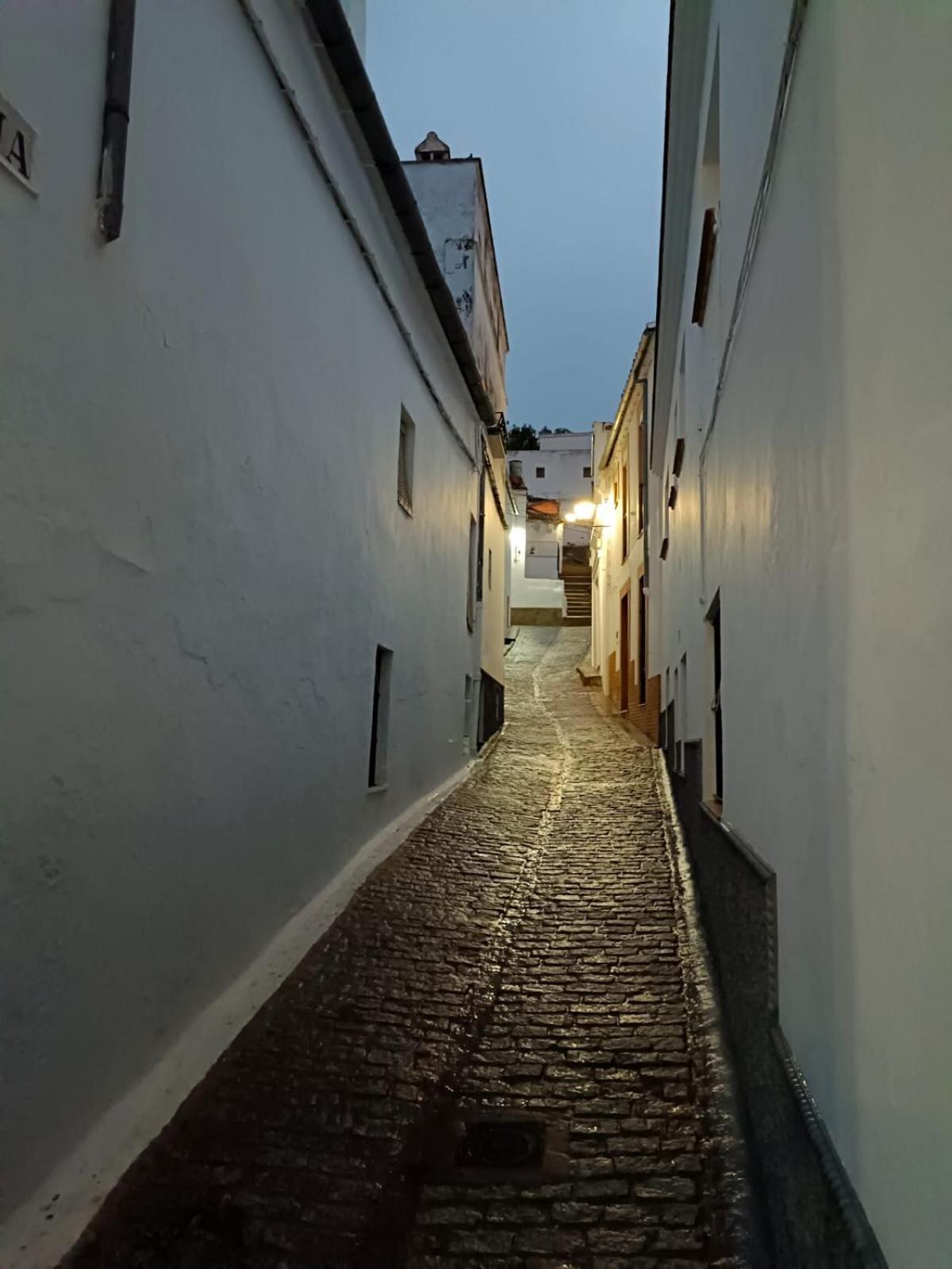 Balcón de la Moreria con leña
