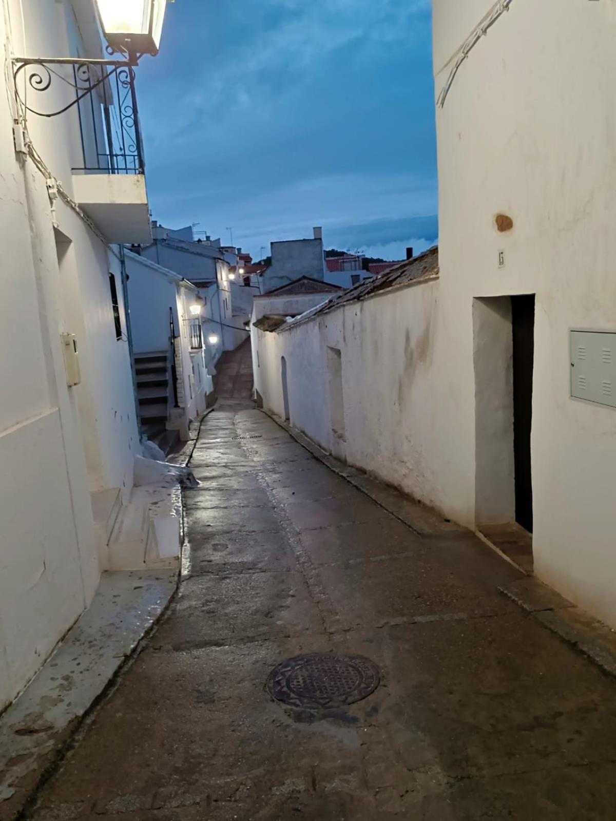 Balcón de la Moreria con leña