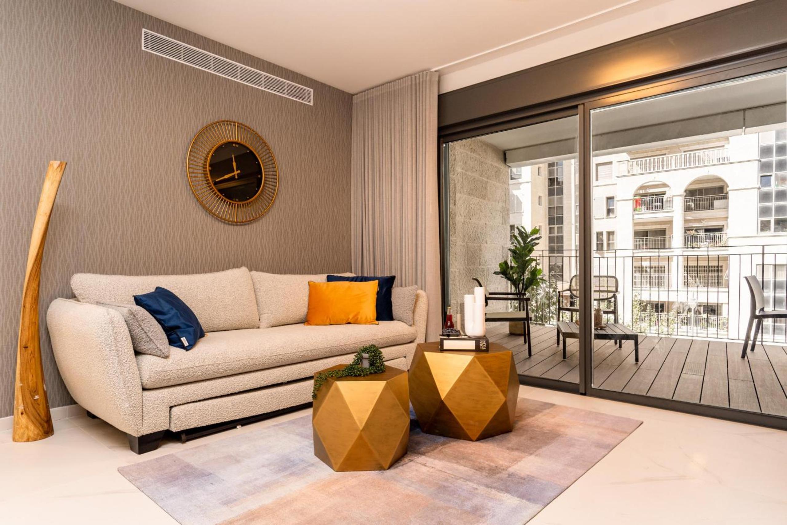 Central and Luxury New 2BR&2Bth - Private Parking view 3