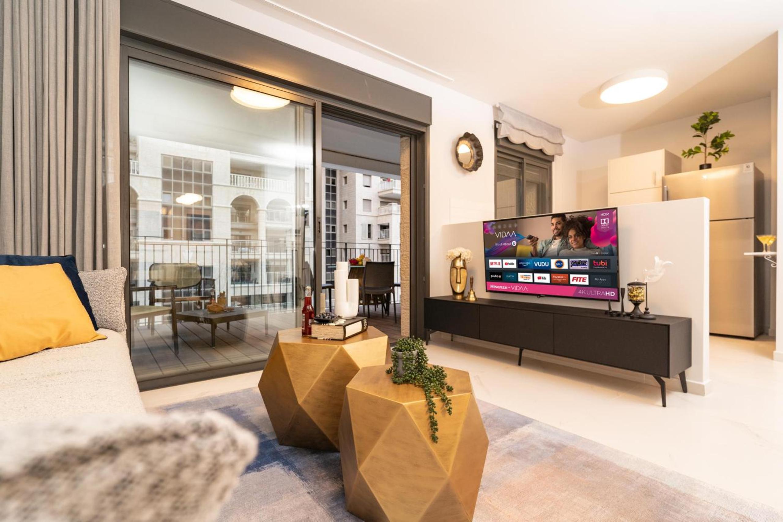 Central and Luxury New 2BR&2Bth - Private Parking view 4