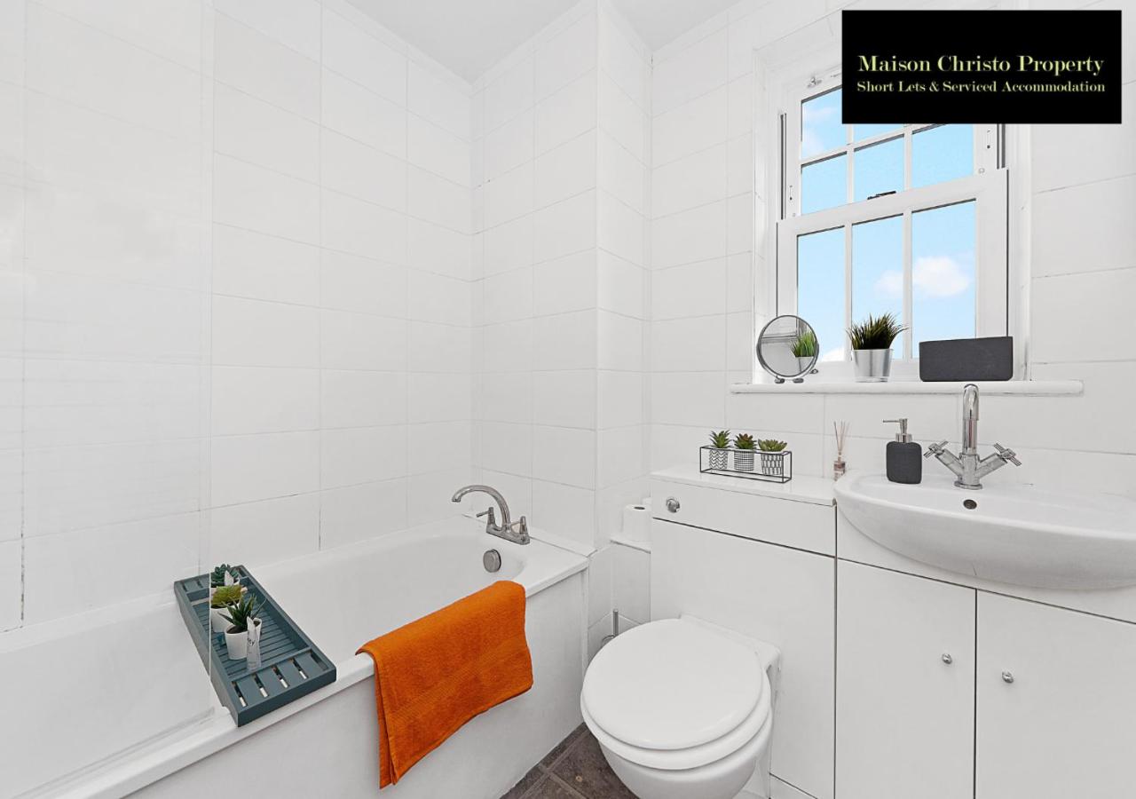 Kirkwall 1Bedroom Apt Sleeps 4 with Wifi & Lesiure By Maison Christo Property Short Lets & Serviced Accommodation