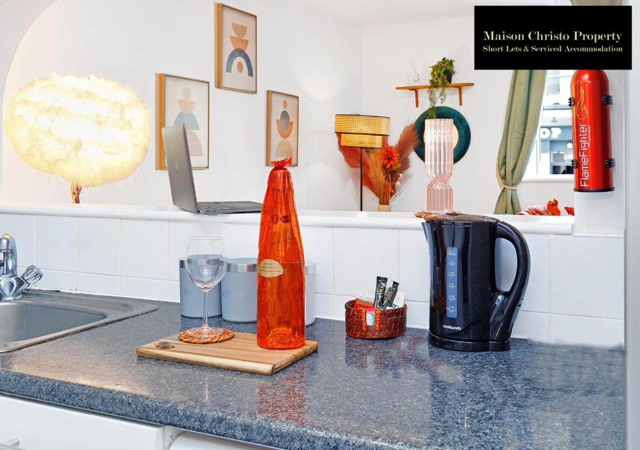 Kirkwall 1Bedroom Apt Sleeps 4 with Wifi & Lesiure By Maison Christo Property Short Lets & Serviced Accommodation