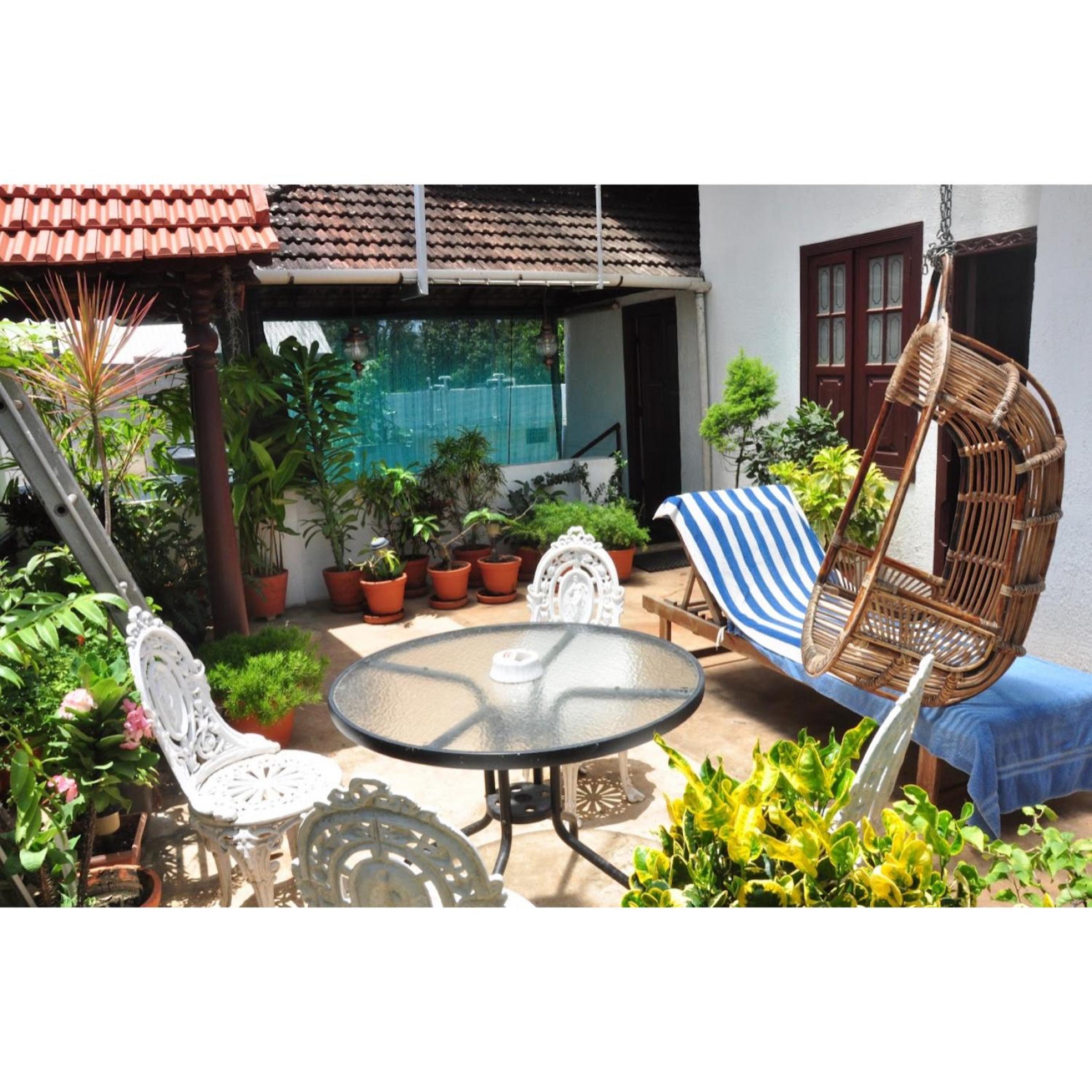 Reds Residency - Homestay