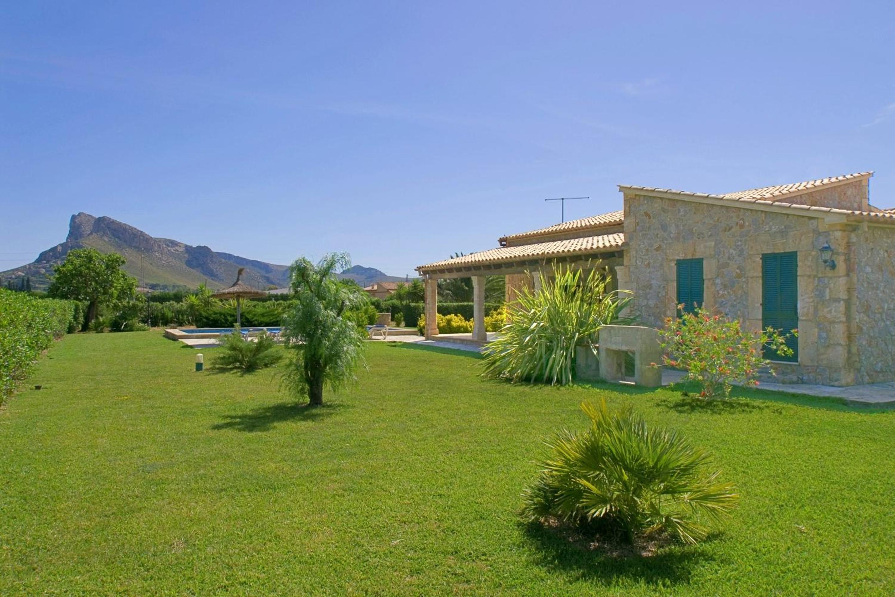 Attractive Puerto Pollensa Holiday Villa 3 bedrooms Private Pool and Gardens Villa Pedra Vista