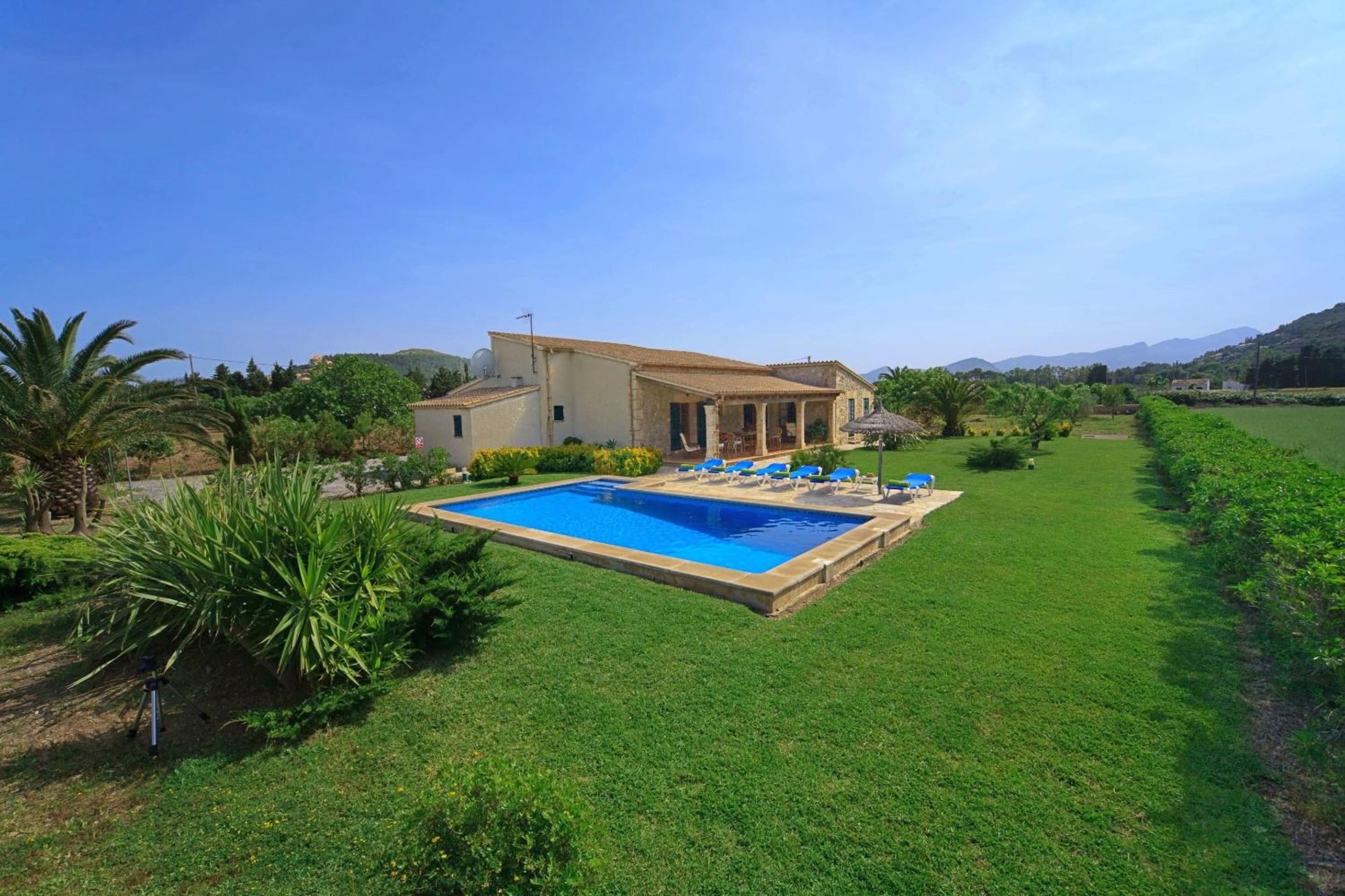 Attractive Puerto Pollensa Holiday Villa 3 bedrooms Private Pool and Gardens Villa Pedra Vista