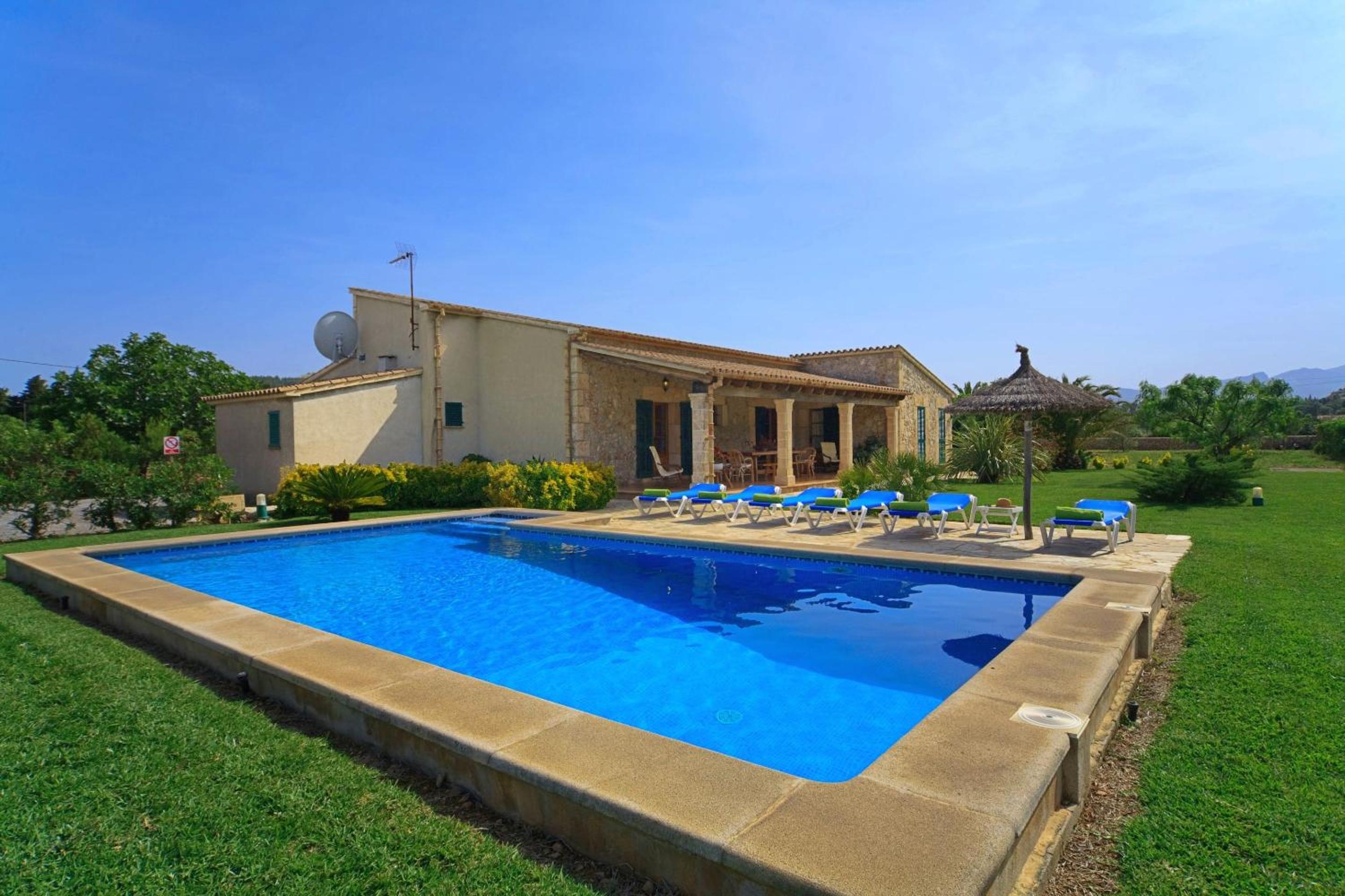 Attractive Puerto Pollensa Holiday Villa 3 bedrooms Private Pool and Gardens Villa Pedra Vista
