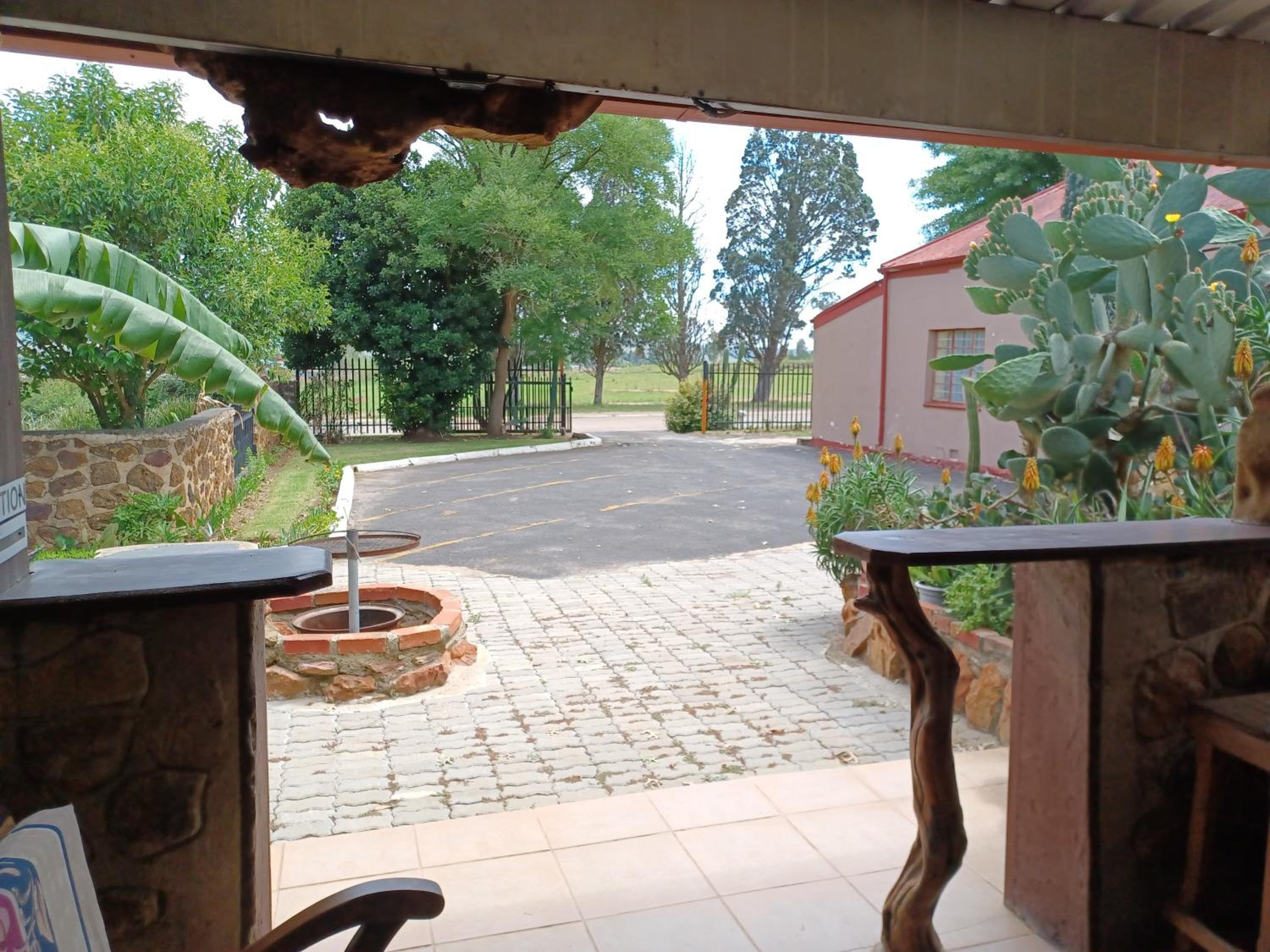 KHAYA LANGA Guest House & Contractors Accommodation view 3