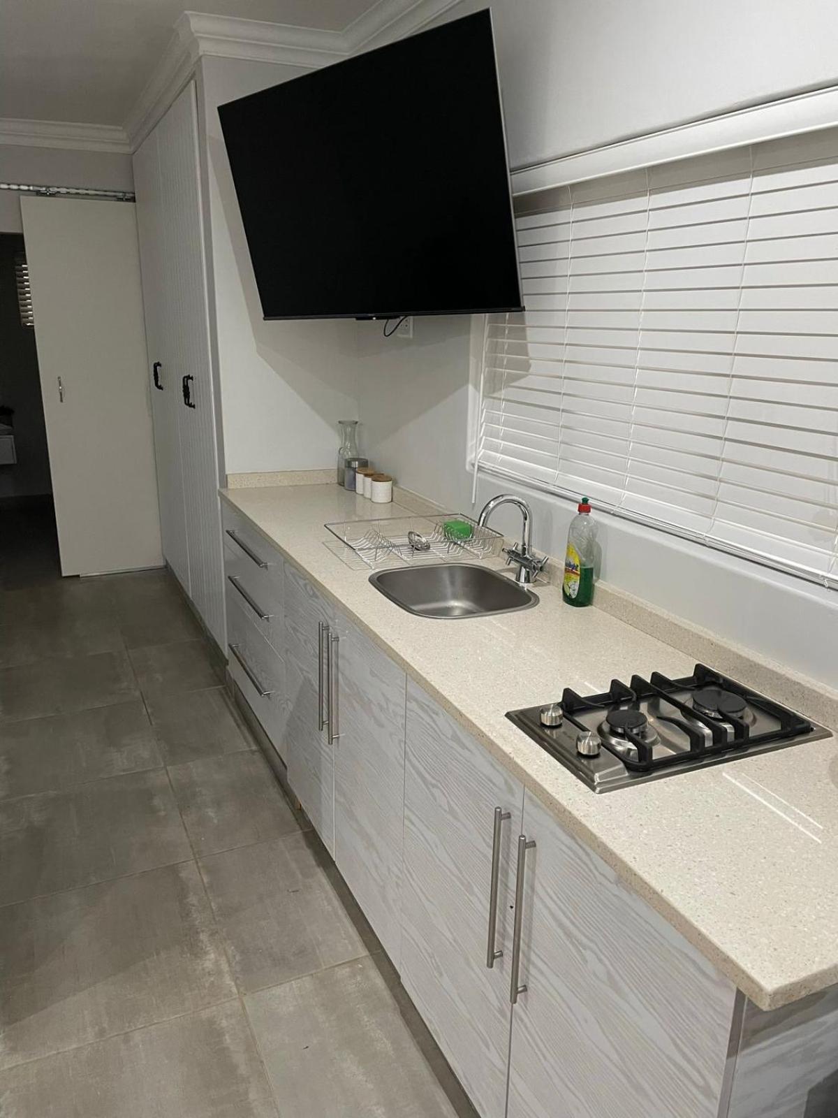 Guest house on Gillian Unit 6