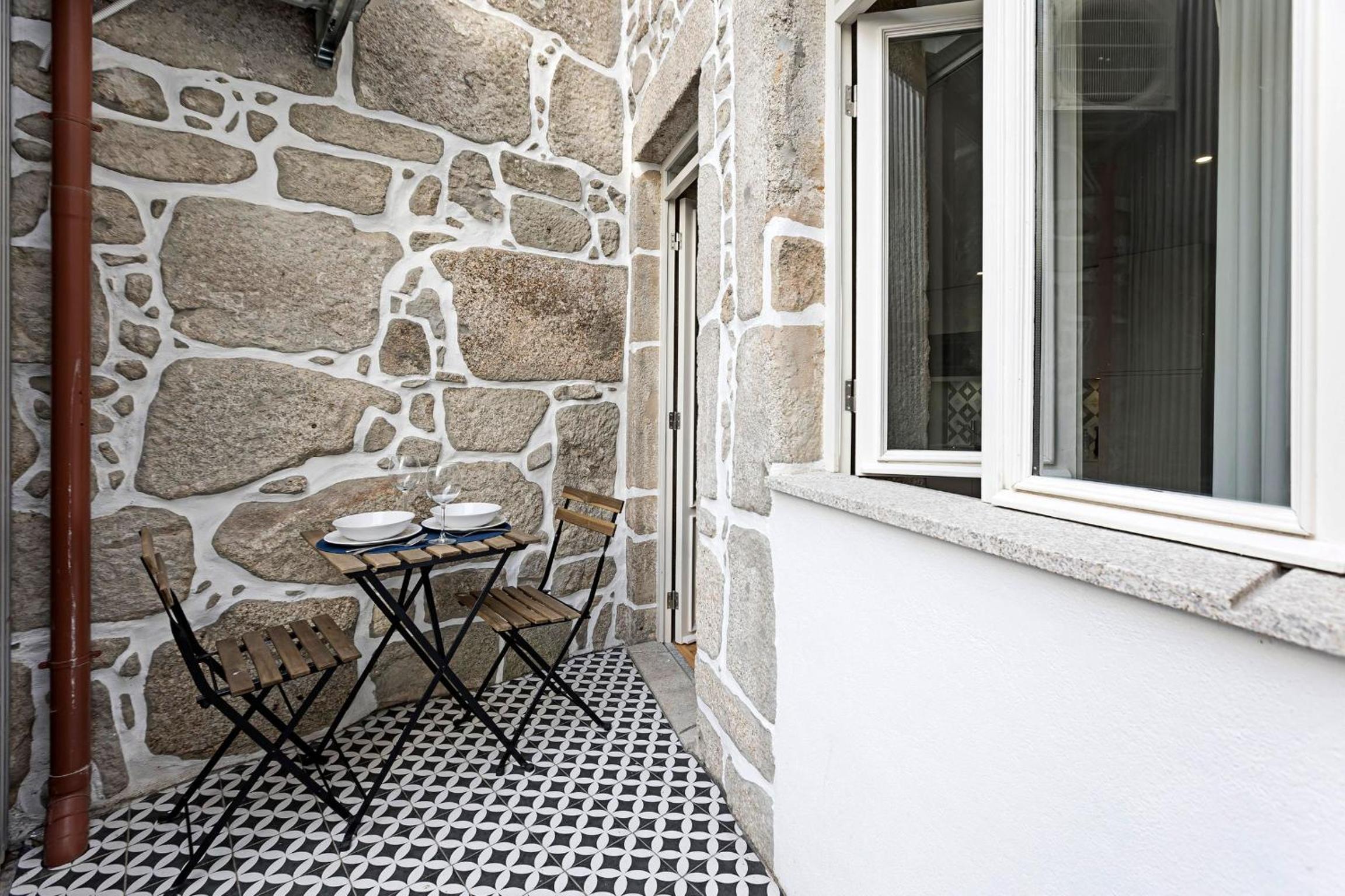 Cimo de Vila 62 by LovelyStay in Porto, PT