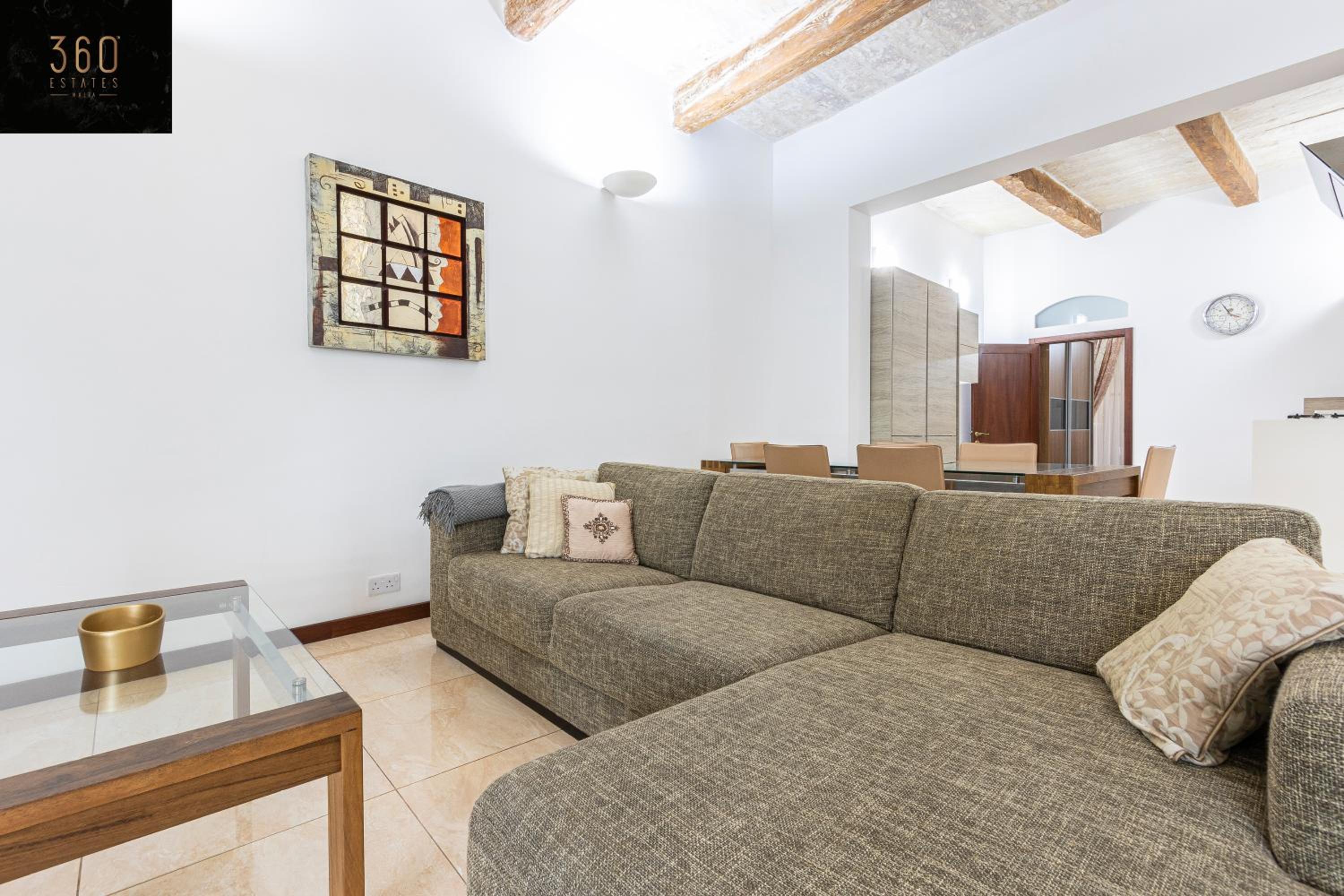 Seafront - Top Location, Top floor with WIFI & AC by 360 Estates view 5