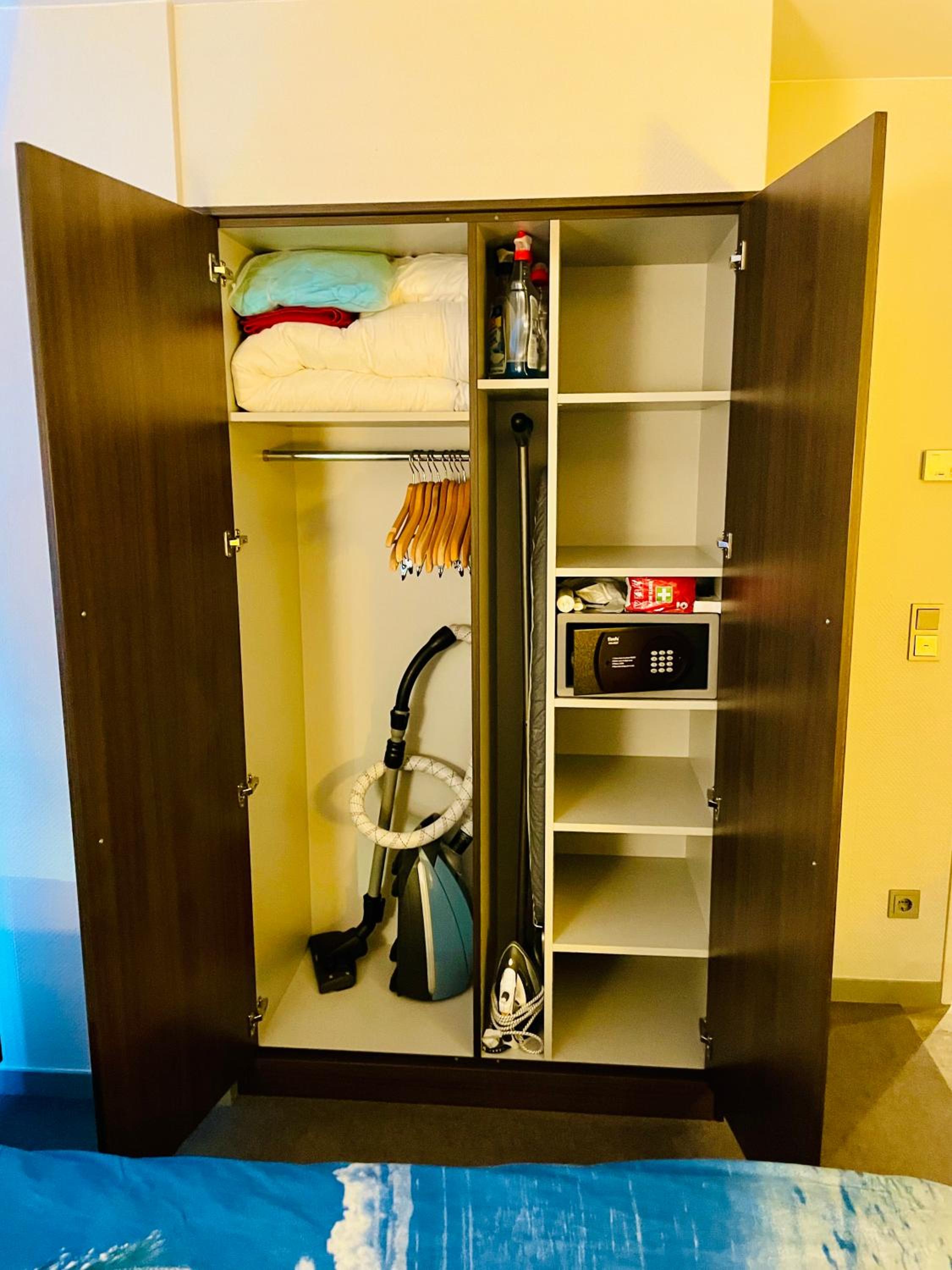 4* Boutique Zimmer am Düsseldorf Hafen + ÖPNV & TG