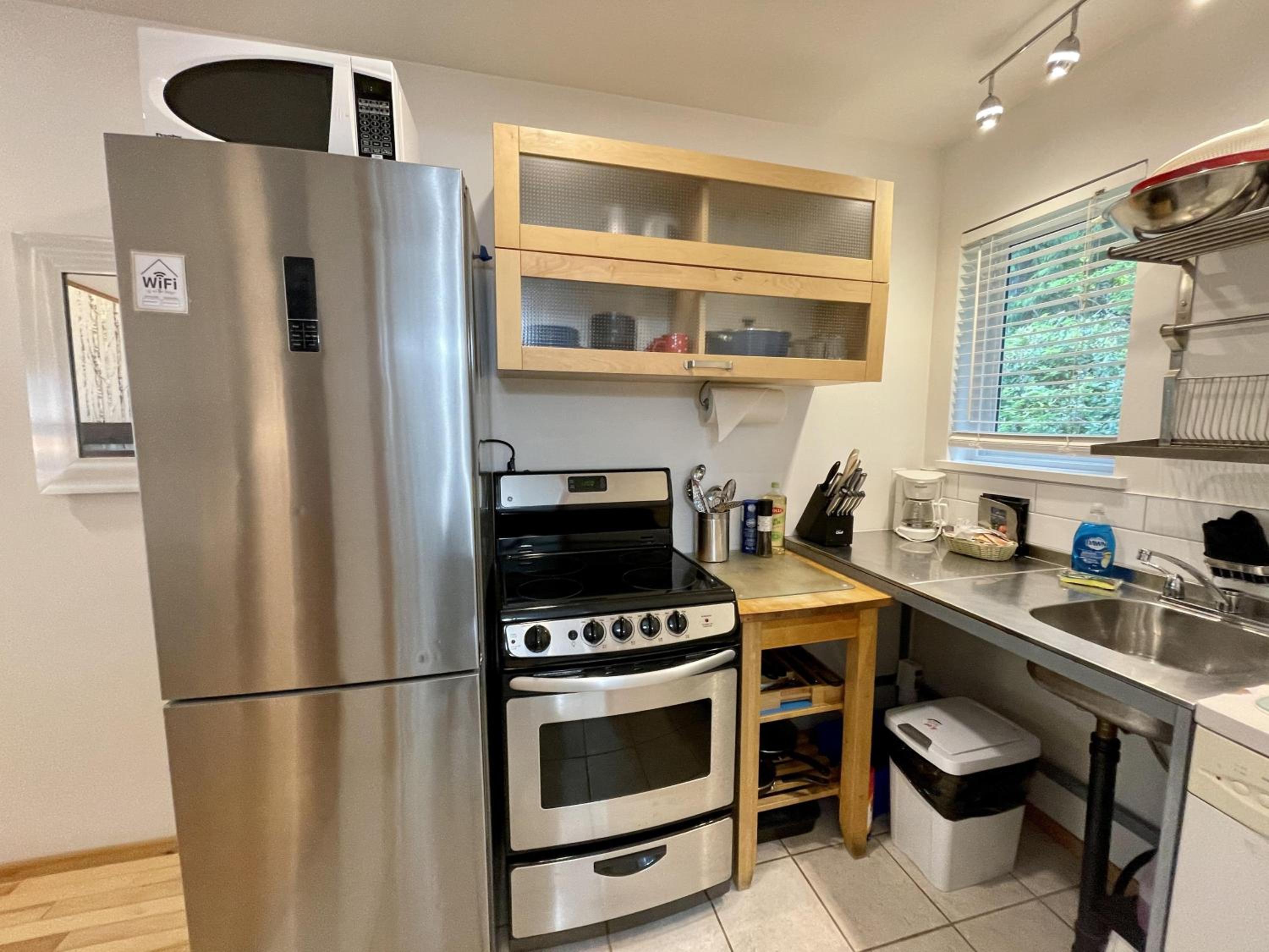 Cozy Cabin Near Walking Trails And Beaches! - Image 2